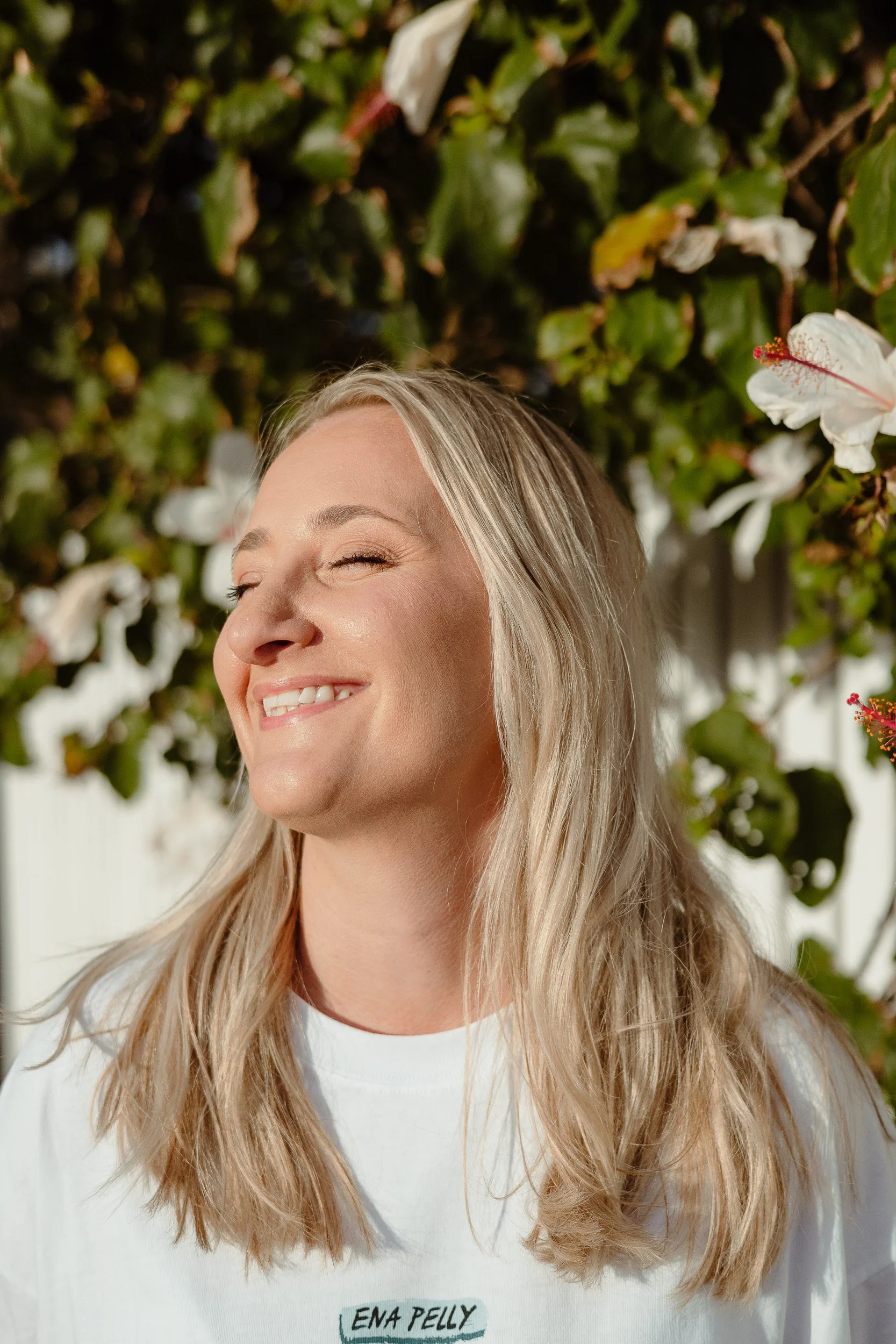 Newcastle documentary family photographer captures the Butcher family at Merewether Beach