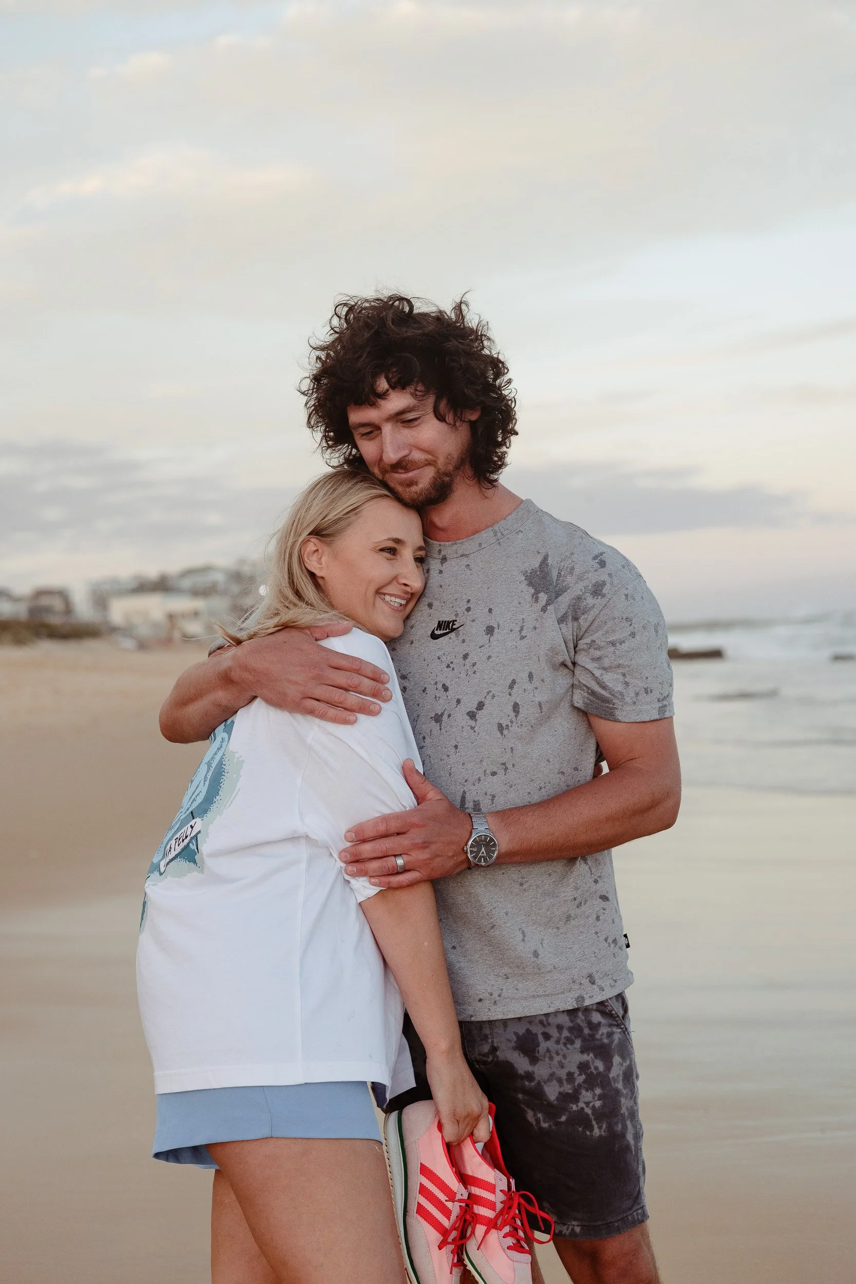Newcastle documentary family photographer captures the Butcher family at Merewether Beach
