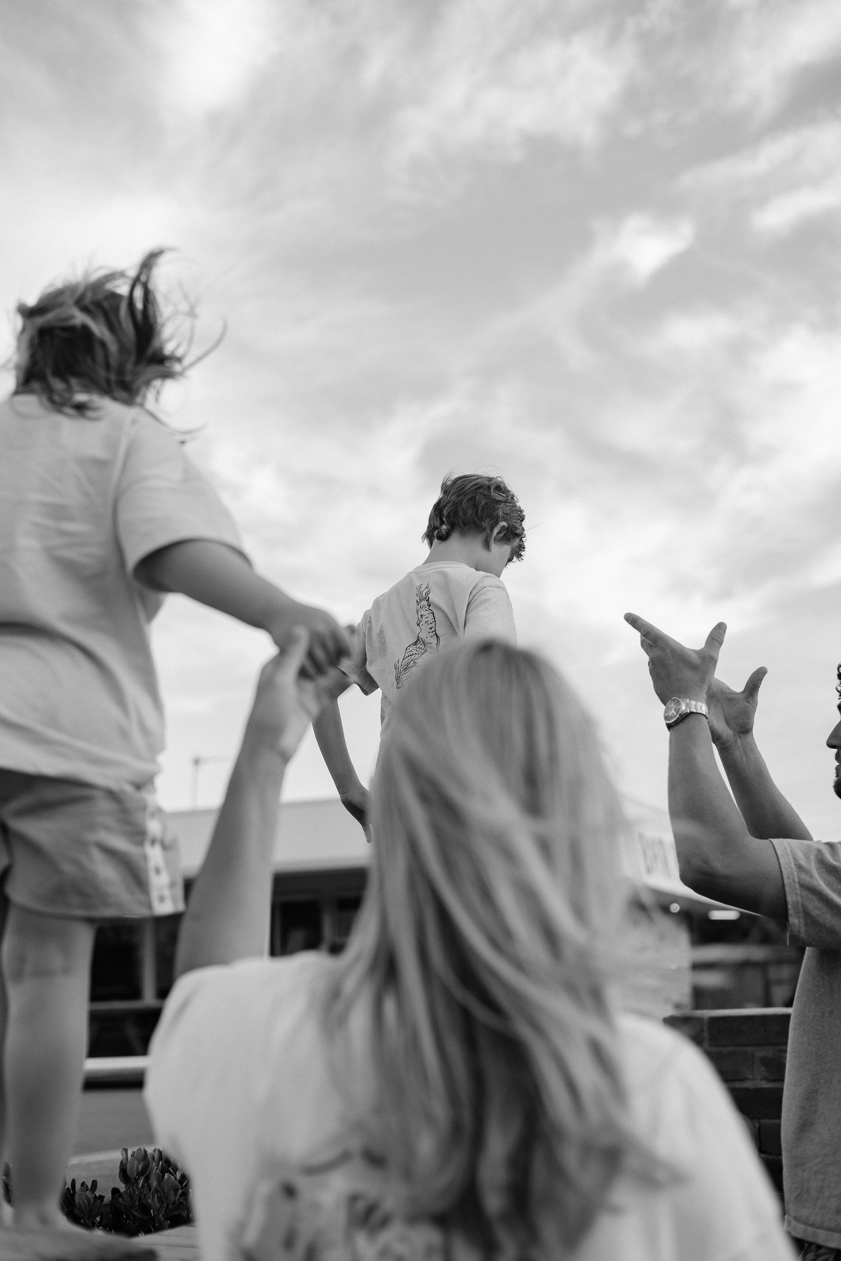 Newcastle documentary family photographer captures the Butcher family at Merewether Beach