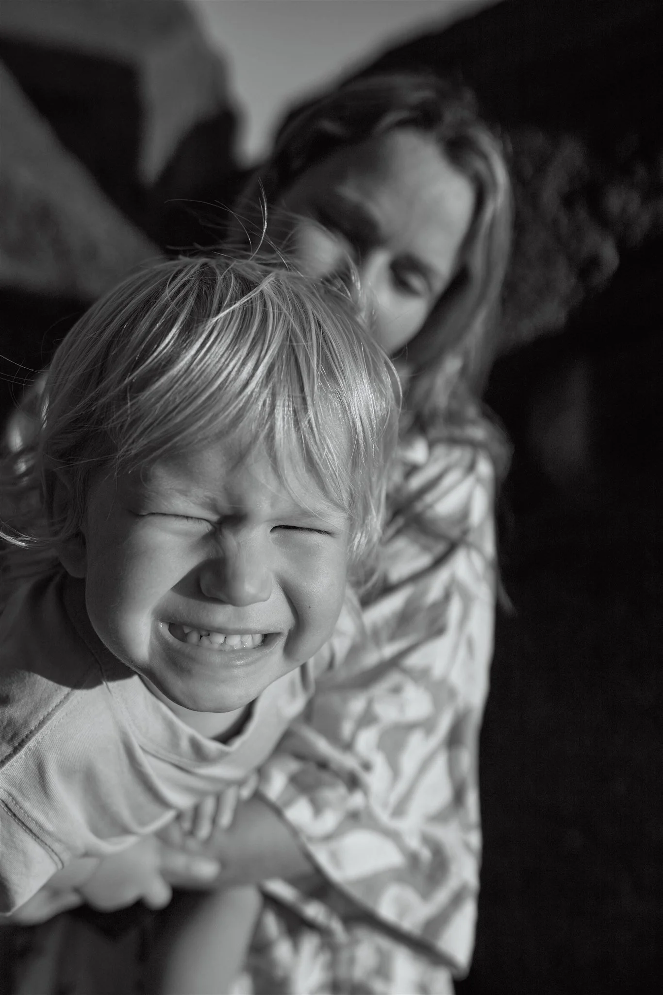 Toddler and primary school aged kids playing at Redhead Beach captured by Newcastle family photographer