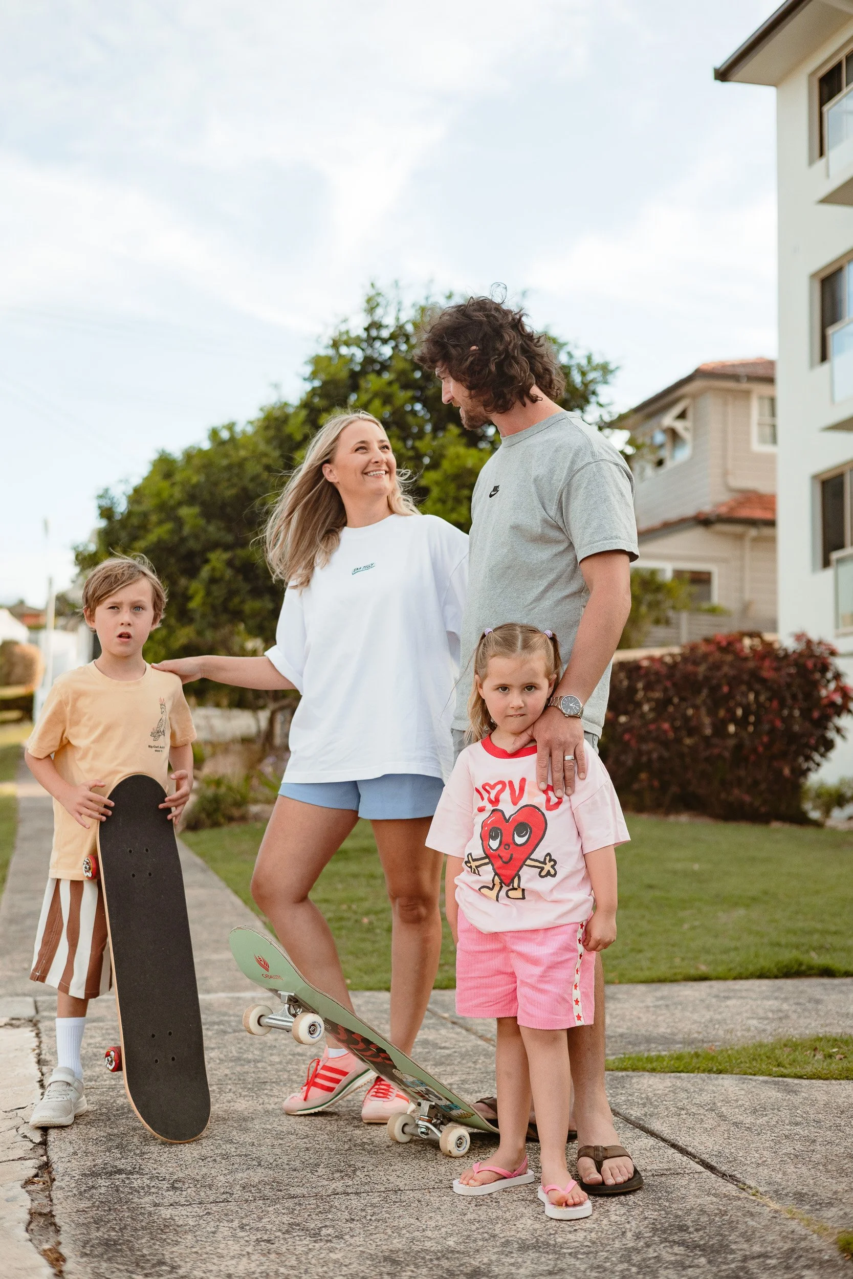 Newcastle documentary family photographer captures the Butcher family at Merewether Beach