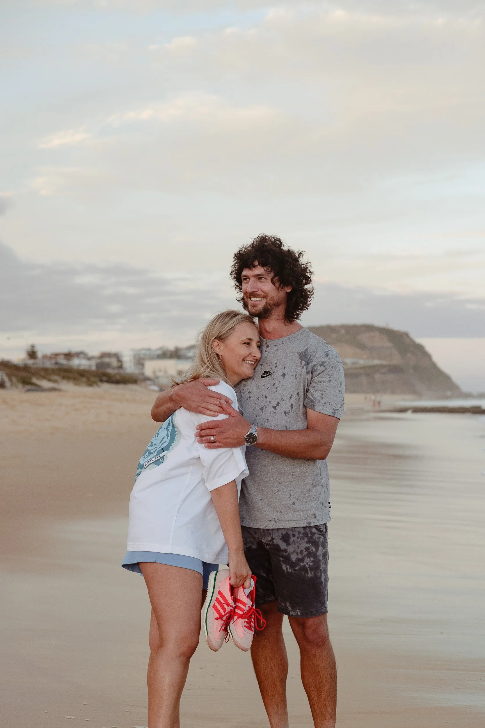 Newcastle documentary family photographer captures the Butcher family at Merewether Beach