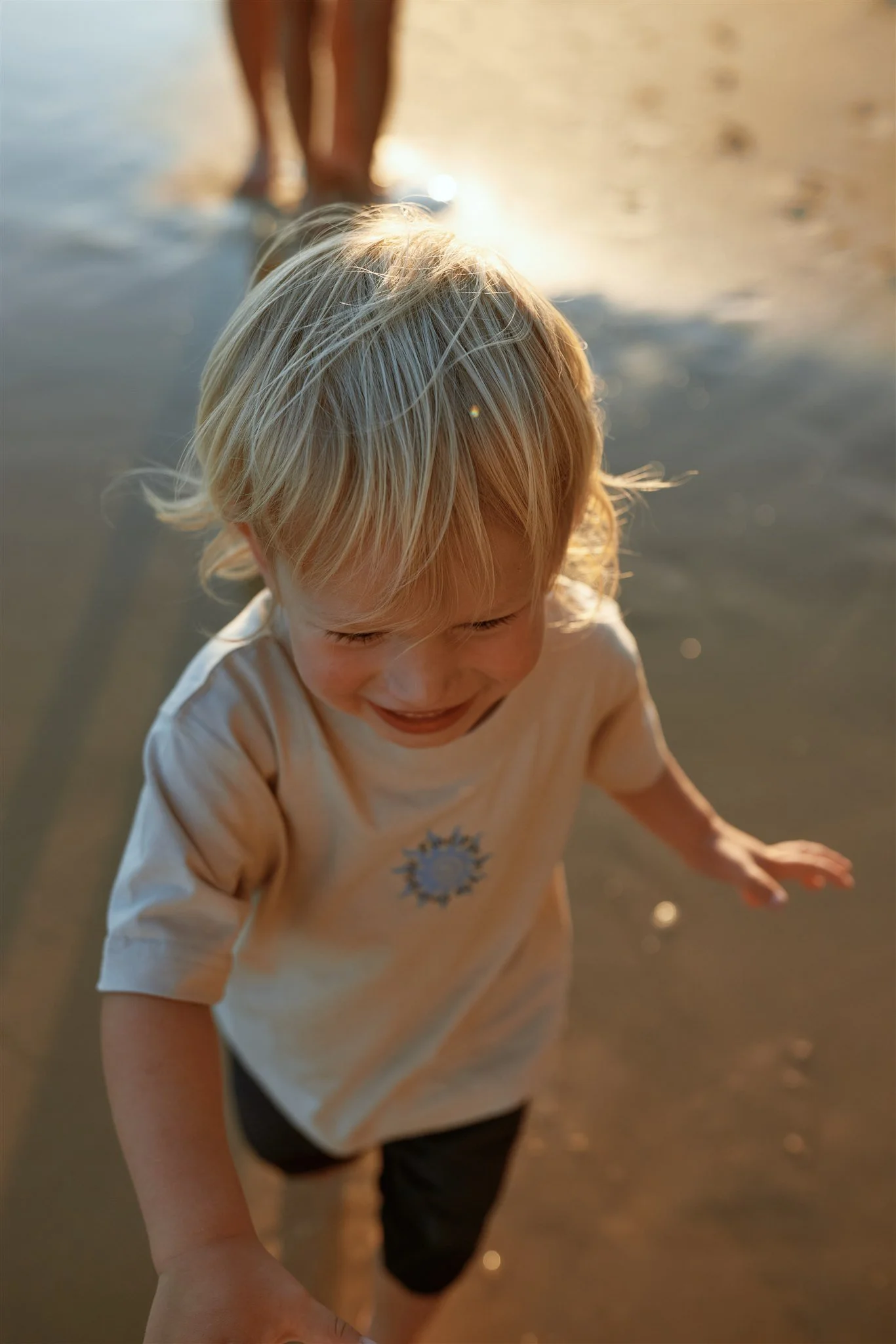 Newcastle documentary family photographer captures golden hour family session at Redhead Beach