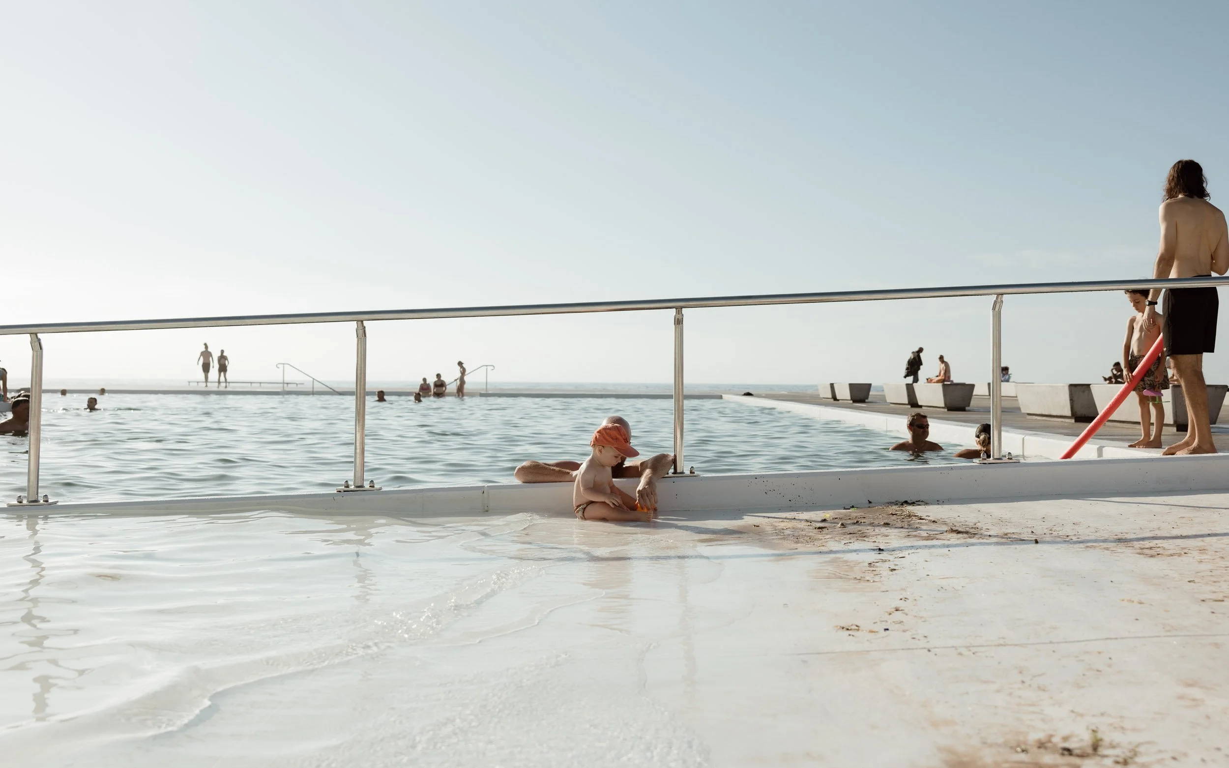Natural and candid family moments at Newcastle Ocean Baths by Daina Marie Photography