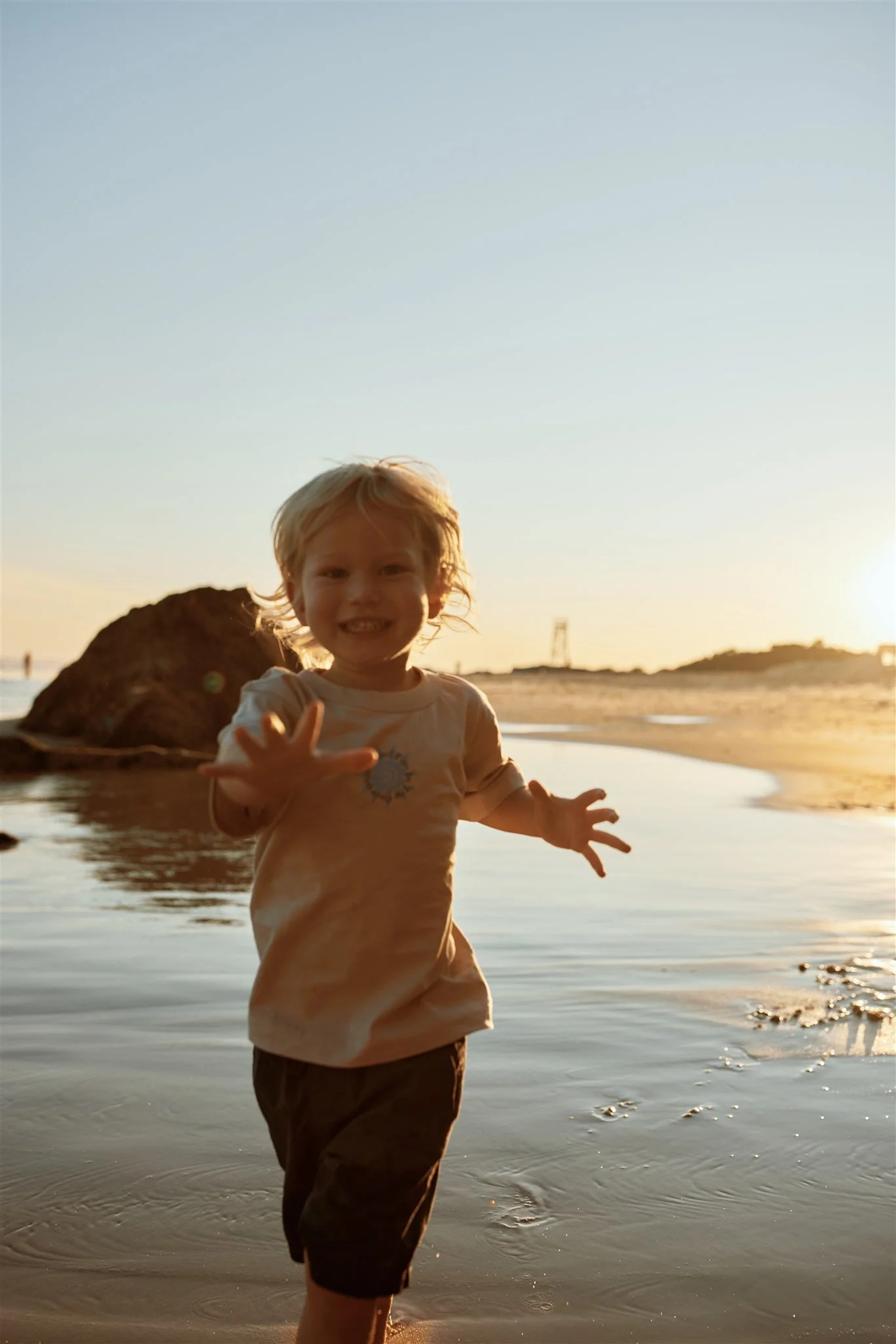 Heartfelt golden hour family moments at Redhead Beach Newcastle by Daina Marie Photography