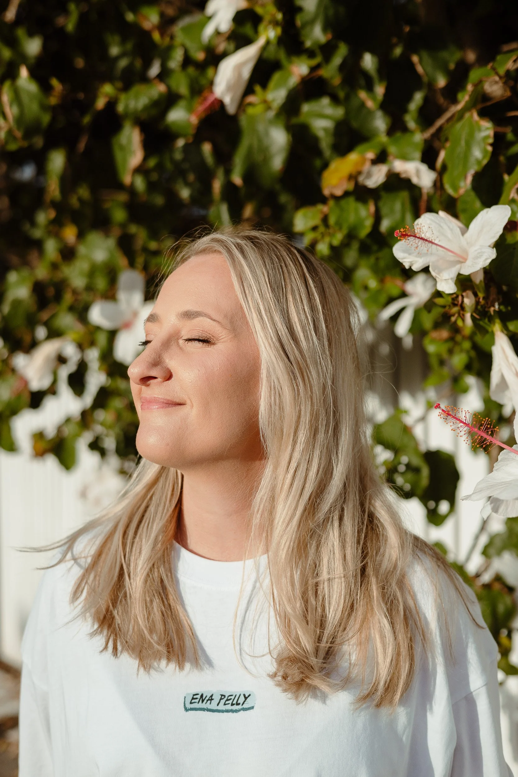Candid family photography along the streets of Merewether Newcastle by Daina Marie Photography