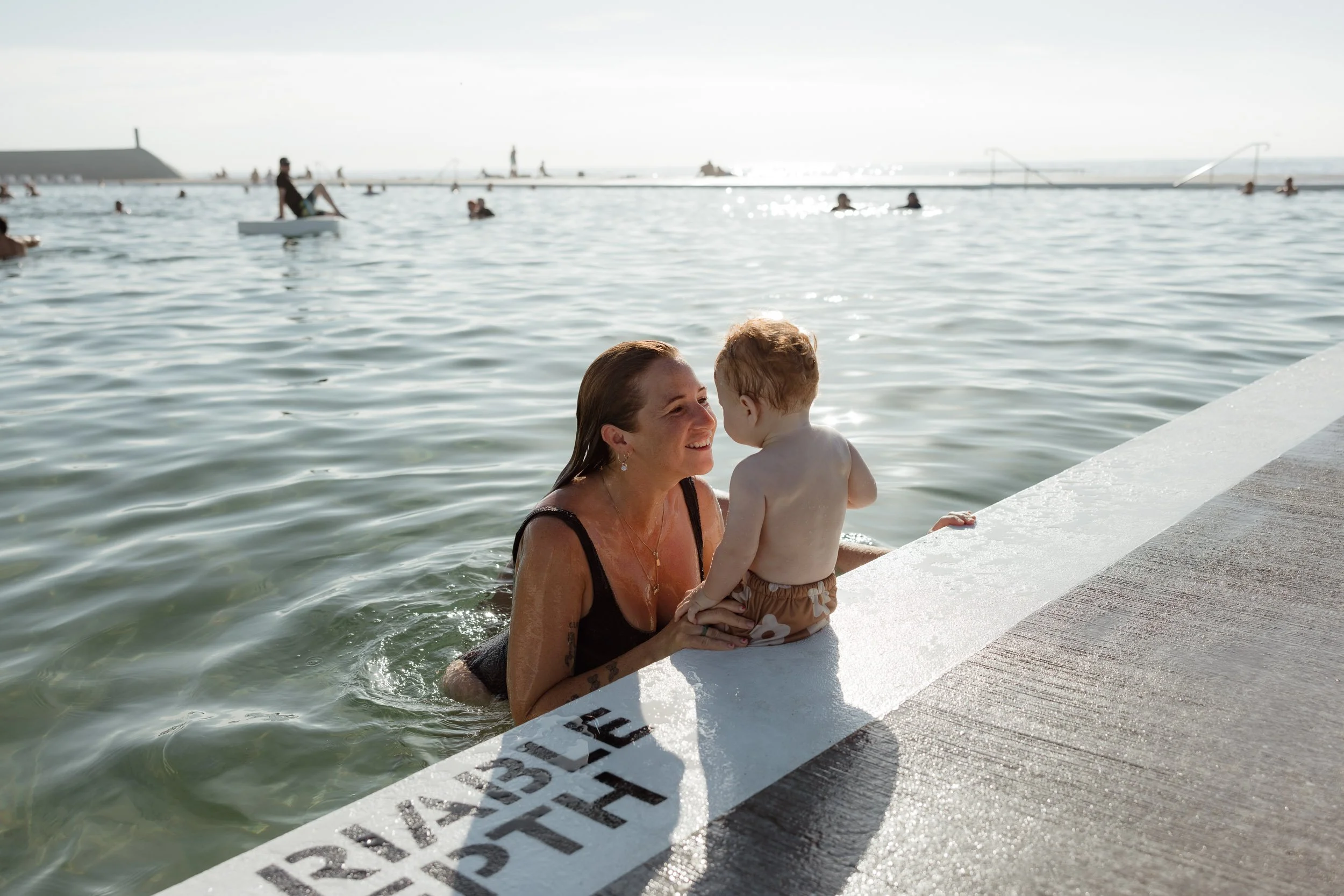 Natural and candid family moments at Newcastle Ocean Baths by Daina Marie Photography