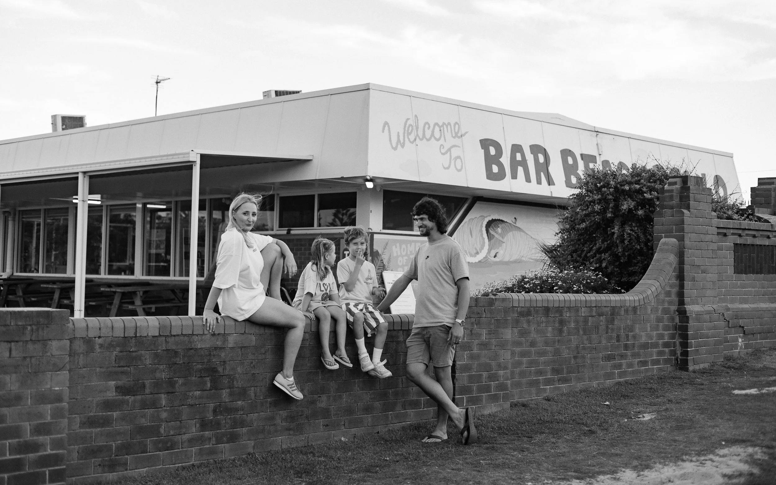 Candid family photography along the streets of Merewether Newcastle by Daina Marie Photography