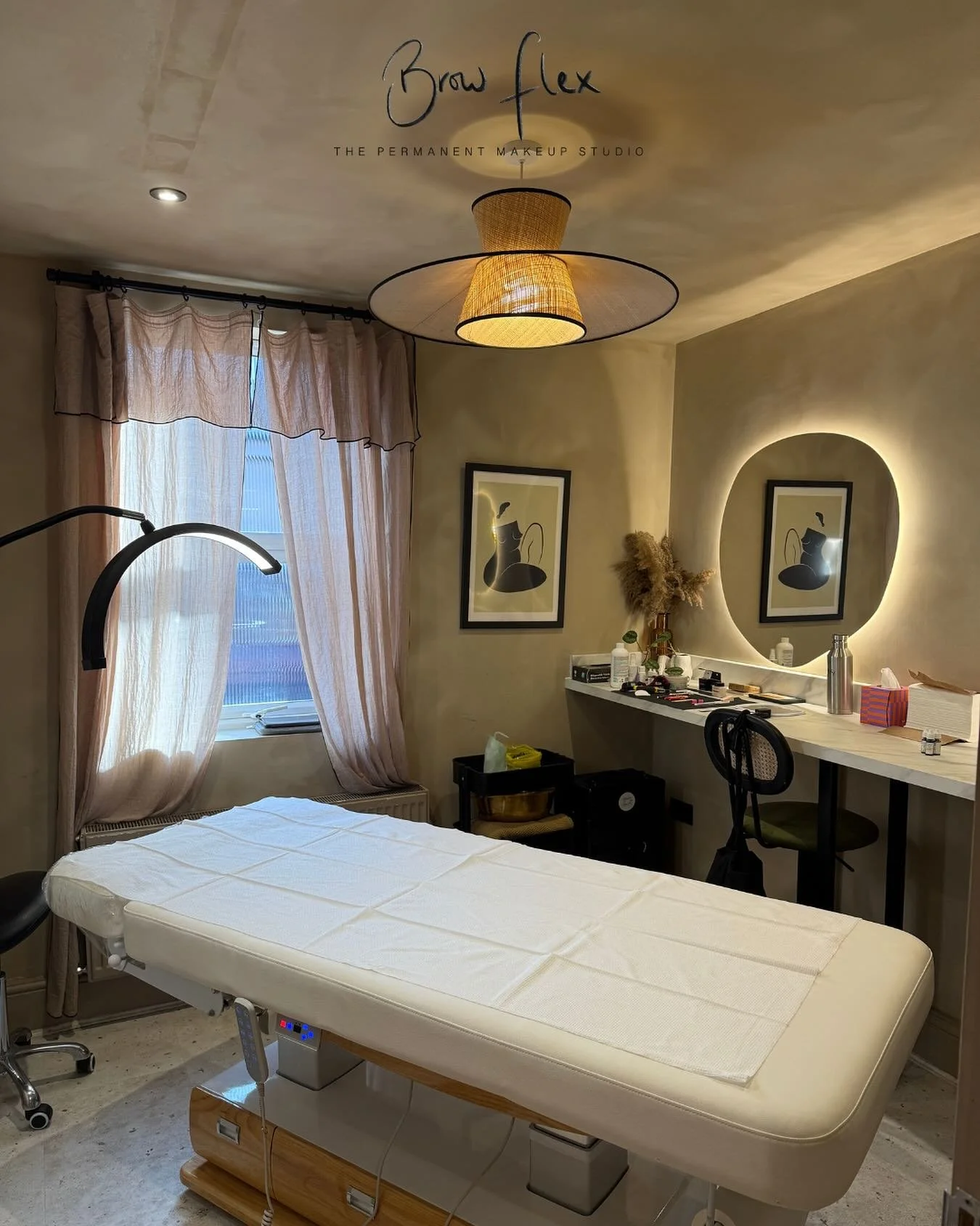 Shout out to @fizzy.collective - I rented their beautiful studio a few weeks ago and highly recommend! Looking forward to returning soon ✨