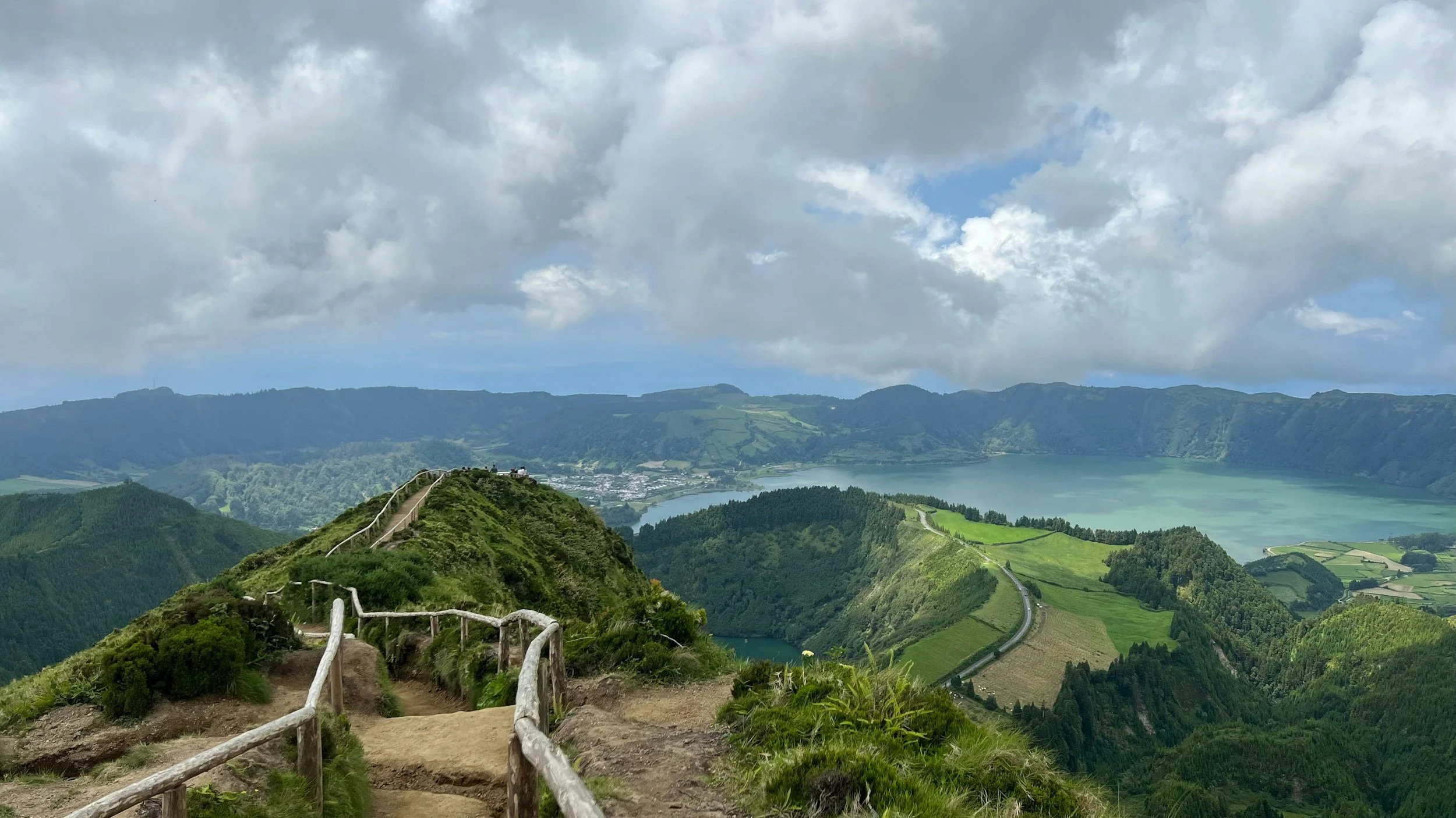 Miradouro da Vista do Rei viewpoint — iconic spot featured in every São Miguel travel guide.