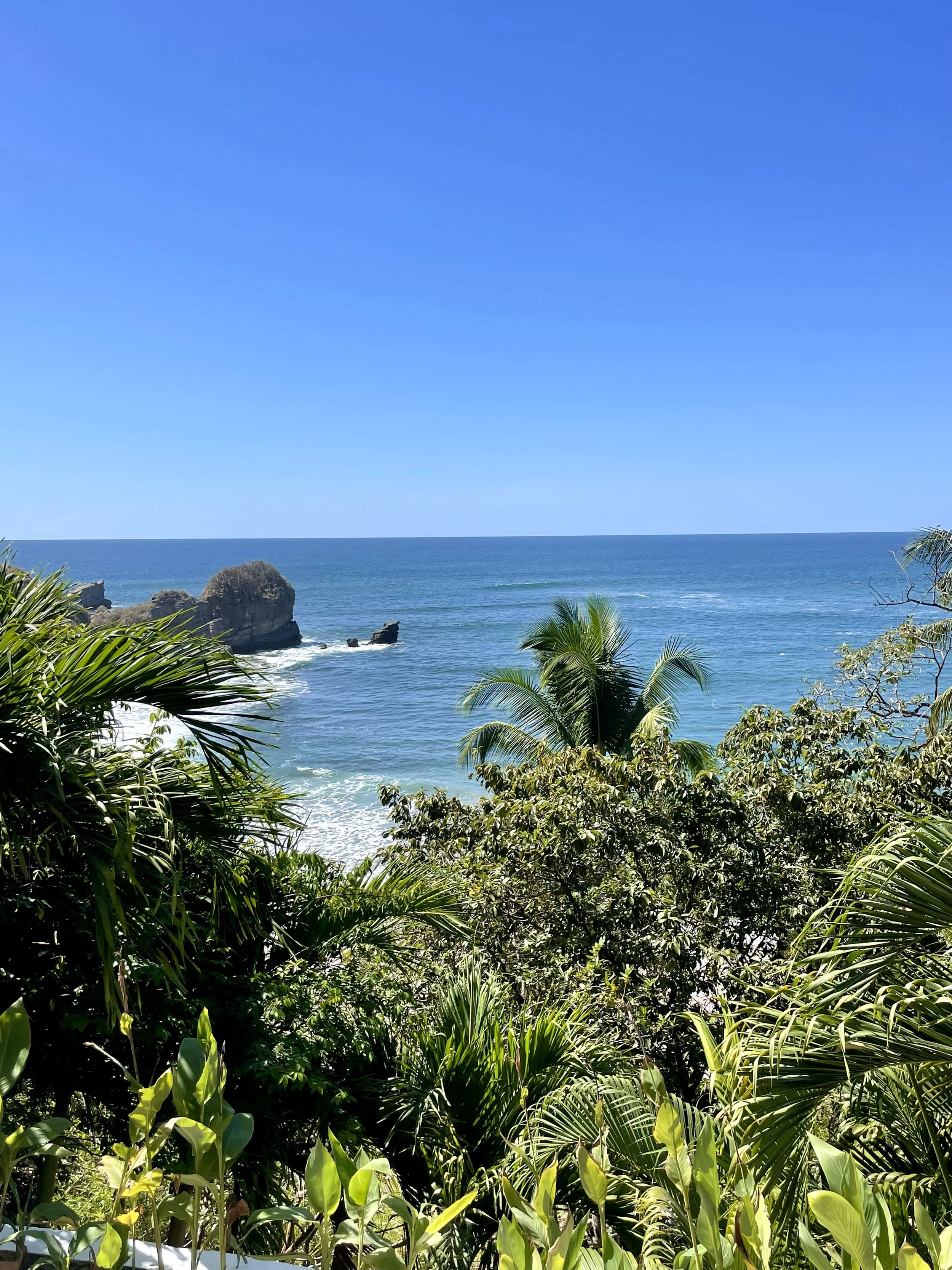 Tropical ocean view in Costa Rica. Online travel guide of Costa Rica. Costa Rica travel tips. What to do in Costa Rica. Where to go in Costa Rica. How to travel in Costa Rica. Best beach in Costa Rica. Personal travel tips