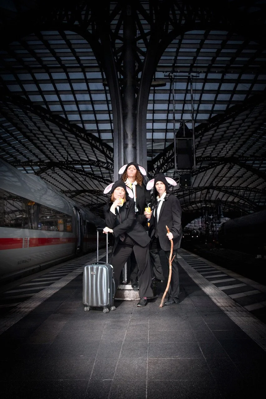 Gastspiel nö-Theater: Geschichten aus der zweiten Klasse. Ein Stück über die deutsche Bahn / #slf26