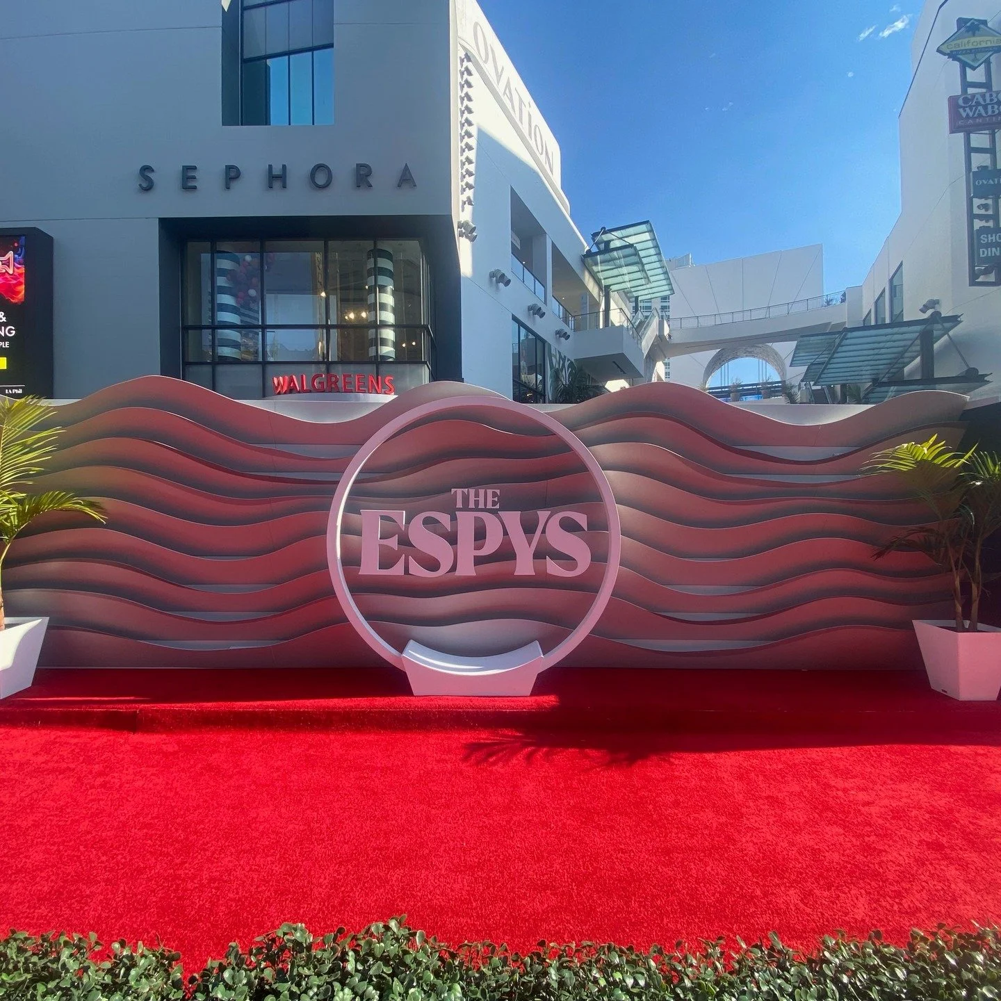 Our team has produced, operated, and executed the ESPYS Red Carpet for over 10 years. As an on-camera event with a quick load-in, it&rsquo;s critical that we work with detail-oriented fabricators like @raisethebarprods and @silverbirches.

Raise the 