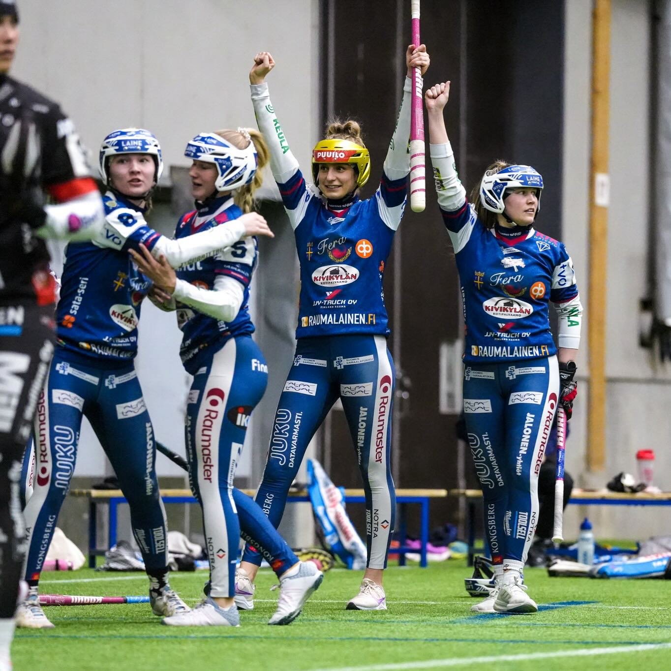 Talvisuper - milloin ja mit&auml;?🤔

Naisten Talvisuper pelataan joka vuosi ja kest&auml;&auml; tammikuusta maaliskuuhun. Talvisuper (ent. Halli-SM) on halleissa pelattava SM-turnaus, jonka olosuhteet poikkeavat kes&auml;n peleist&auml;. Pelipaikkoi