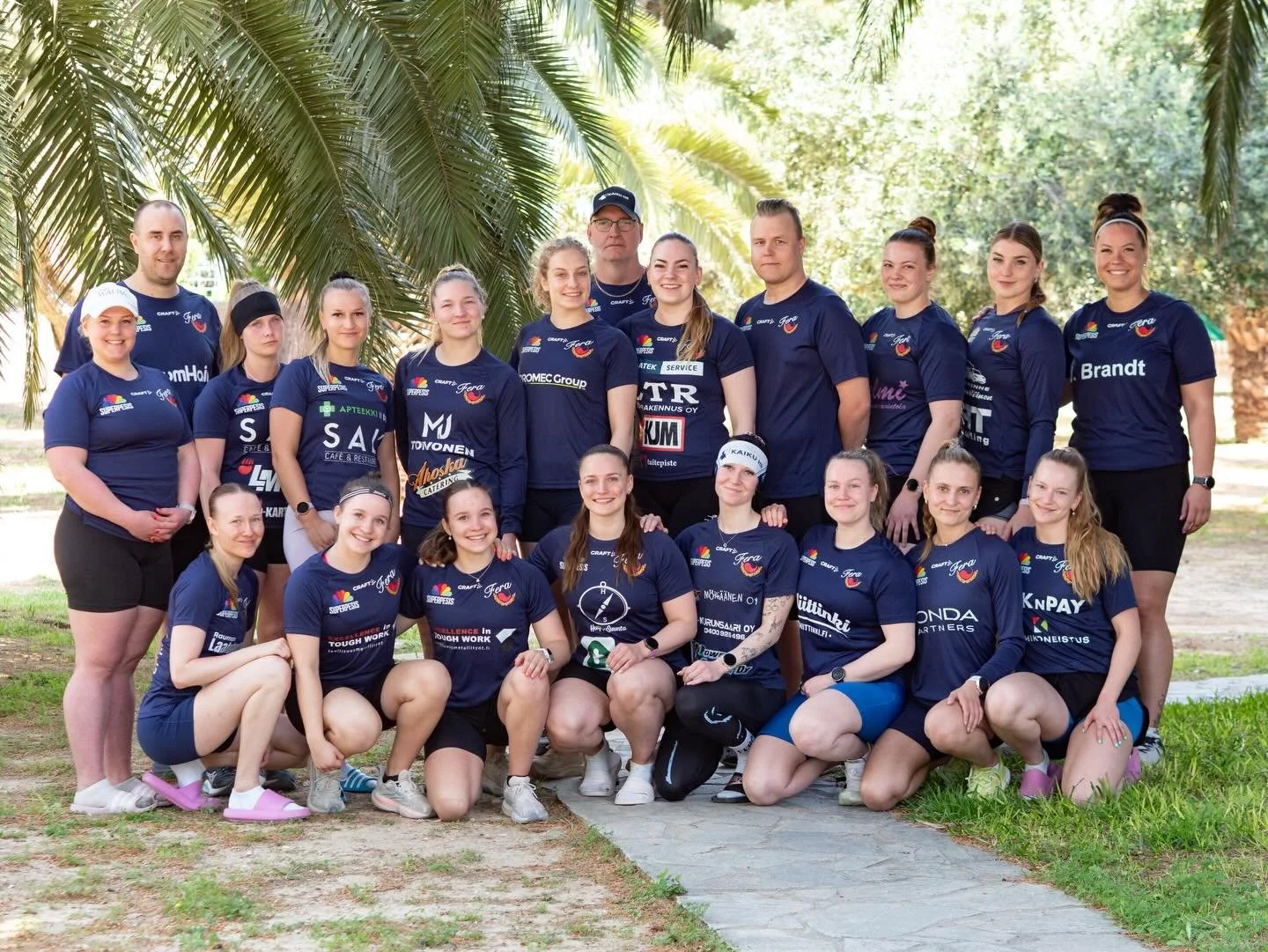 Kreikan treenileiri on tullut p&auml;&auml;t&ouml;kseen🇬🇷 

K&auml;teen j&auml;i j&auml;lleen ikimuistoisia yhteisi&auml; kokemuksia joukkueena. Treeneiss&auml; saatiin hiki pintaan ja hyvi&auml; toistoja. Treenien ulkopuolella vietettiin arvokasta