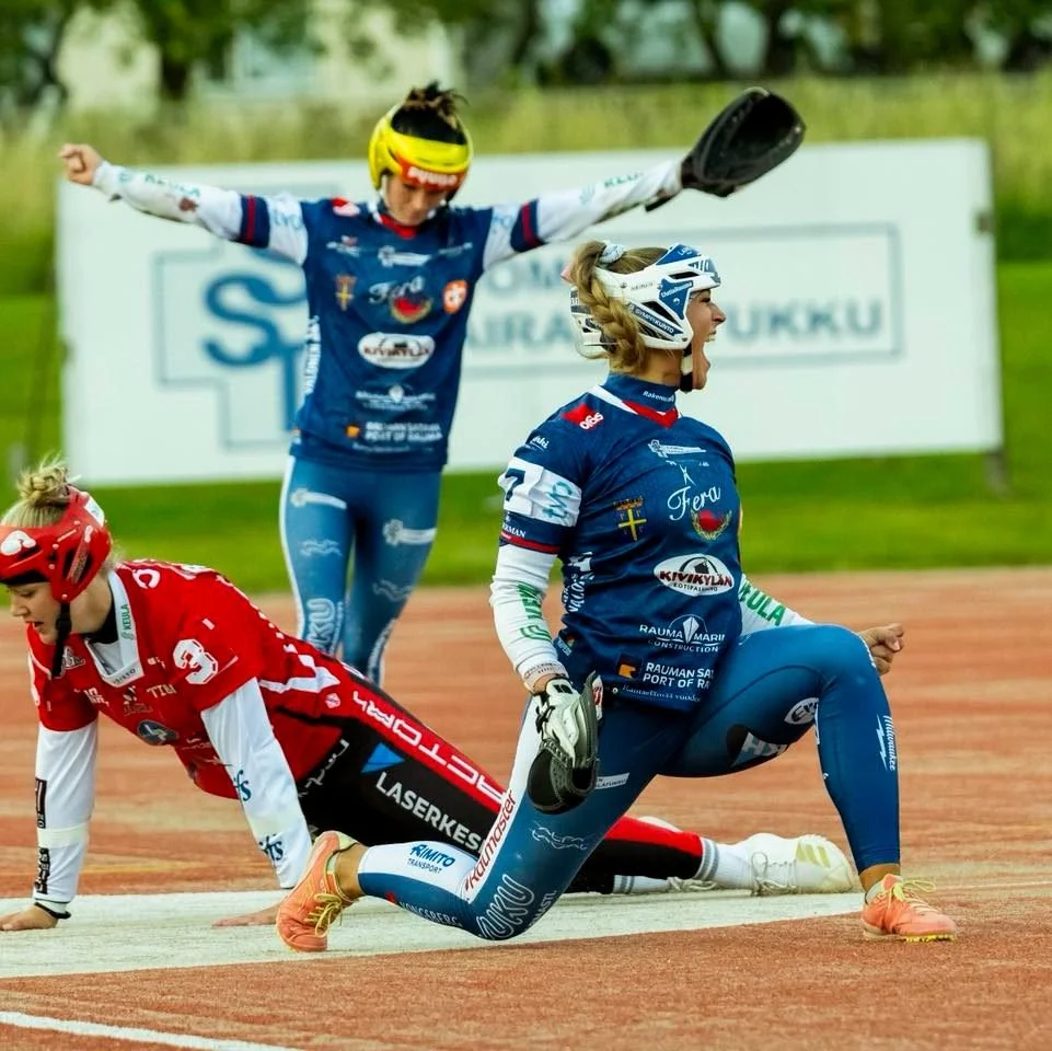 Pitsipeli oli LEFFAA!😎

Kotiotteluissa on sit&auml; tunnetta ja meininki&auml;, mist&auml; et todellakaan halua j&auml;&auml;d&auml; paitsi t&auml;ll&auml;k&auml;&auml;n viikolla🫵🏼 

Edess&auml; on tulisia taisteluja ja kovia joukkueita. Tarvitaan