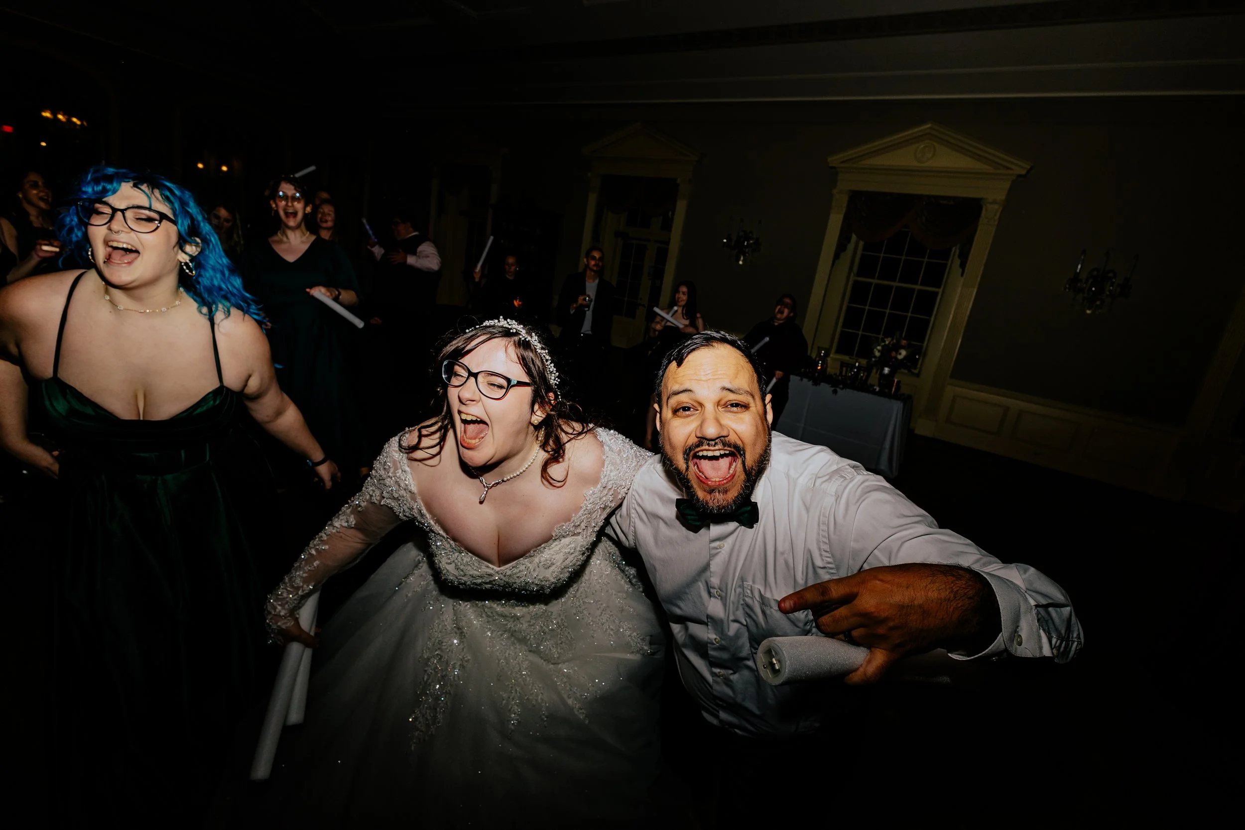 What Wedding Photos Should Every Couple Have?