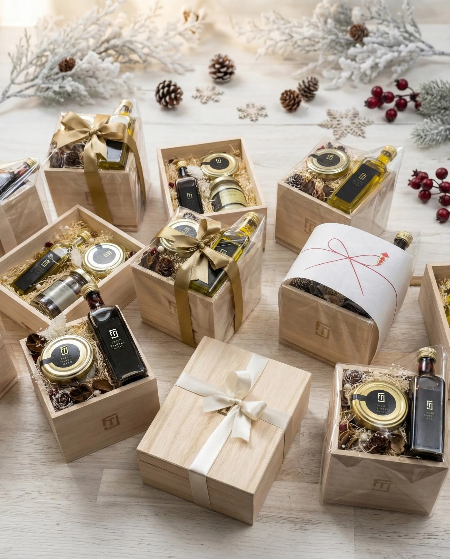 Winter Gifting ⛄️

冬は、贈りものがいちばん美しく映える季節。

トリュフの芳醇なアロマは、
料理を特別な一皿に変えるだけでなく、
その時間ごと、記憶に残る体験へと変えてくれます。

大切な人へ。
お世話になったあの方へ。
そして、自分自身へのご褒美にも。

冬のギフトに、トリュフという選択を。❤️

▶︎ 詳しくはプロフィールのリンクから
⇨@fresh_truffle

- - - - - - - - - - - ♡ - - - - - - - - - - -

The r