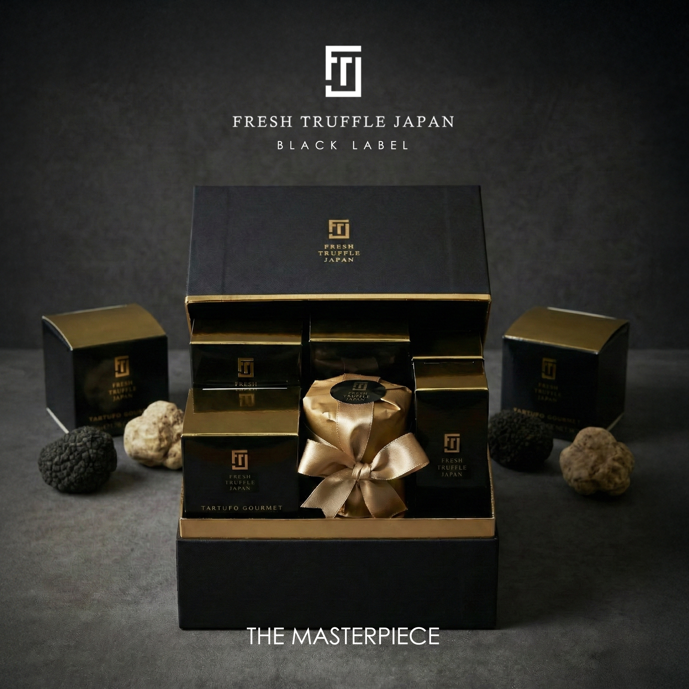 大きな黒い箱に10個の小さな箱が並んでいる