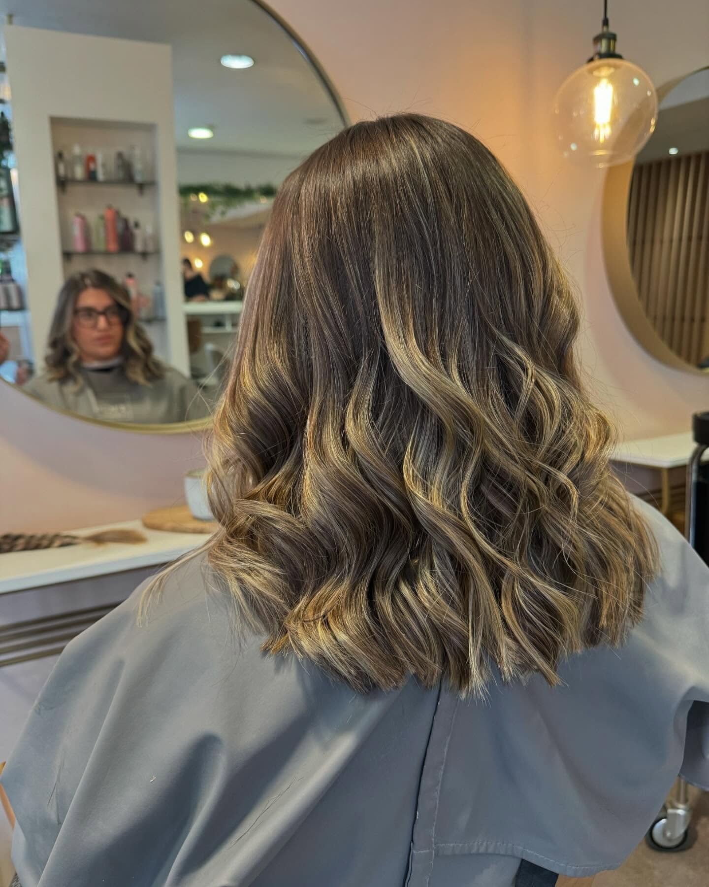 Last week, we had the honor of assisting a remarkable client who chose to donate their beautiful hair to the Little Princess Trust. Their generous contribution will help provide real hair wigs to children and young people experiencing hair loss. We a