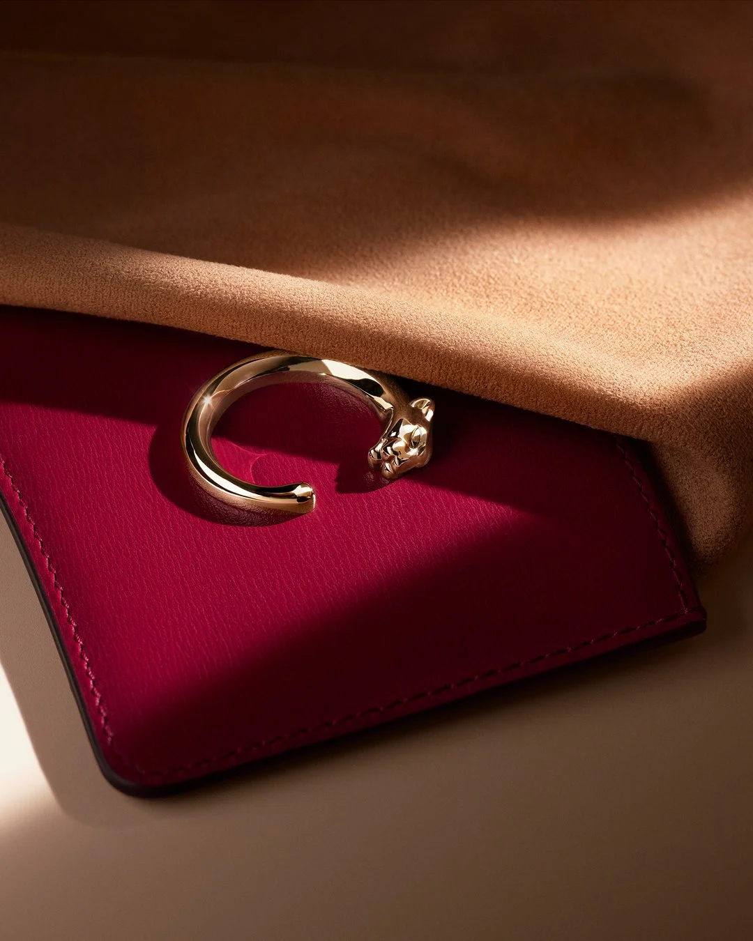 ECOM00088_Care-Small-Leathergoods_1080X1350.jpg