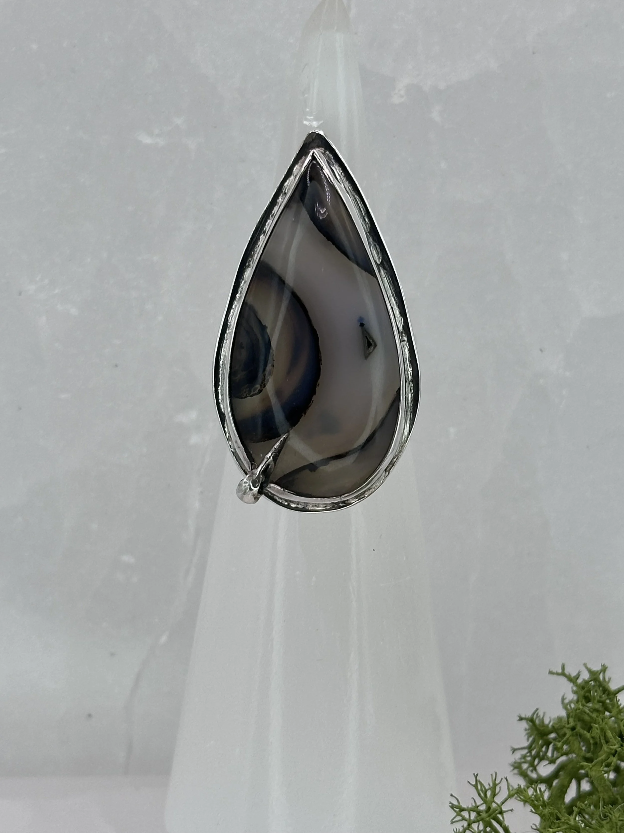 Montana Agate Raven Skull Ring