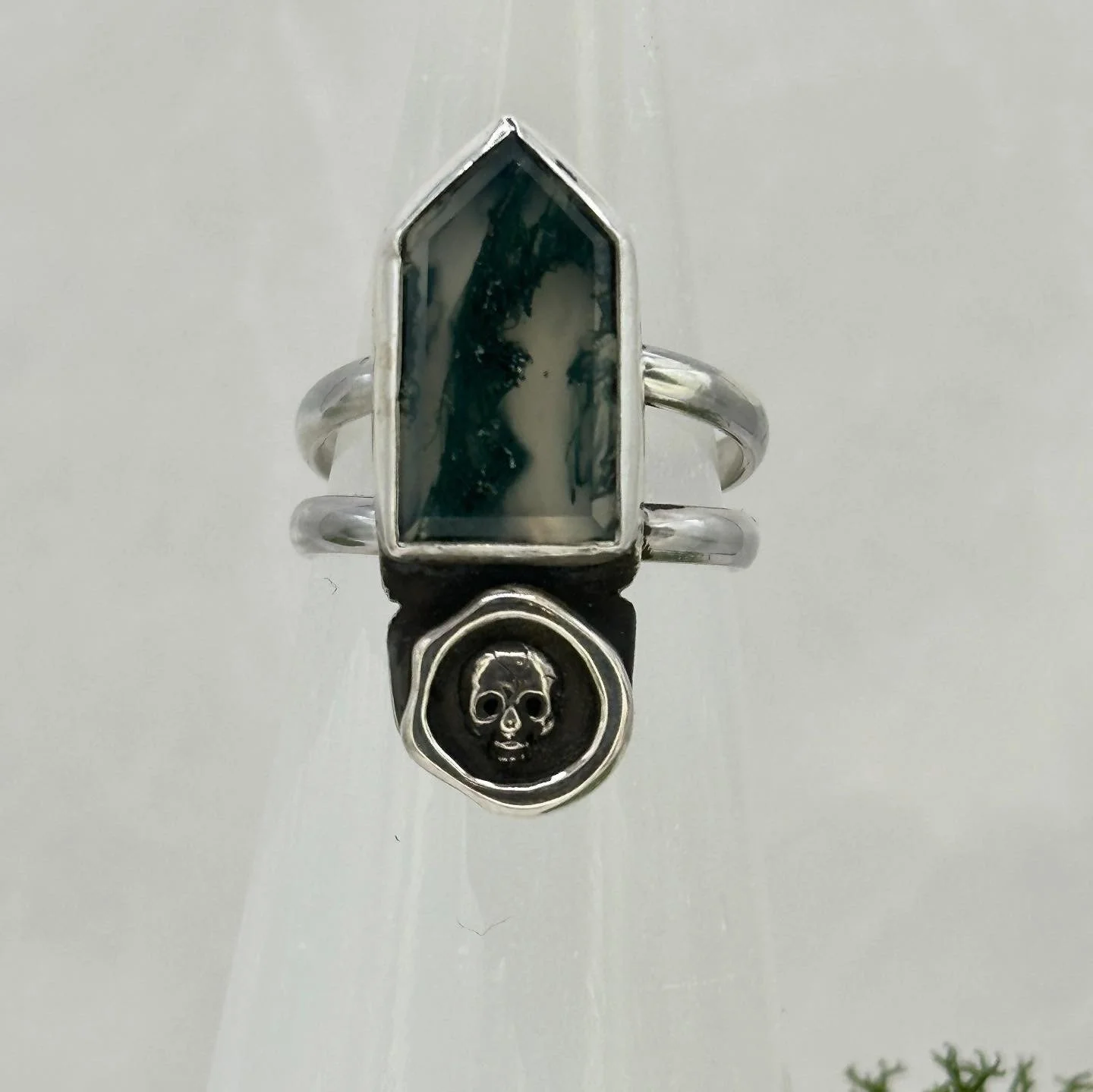 Skullie Moss Agate Coffin Ring