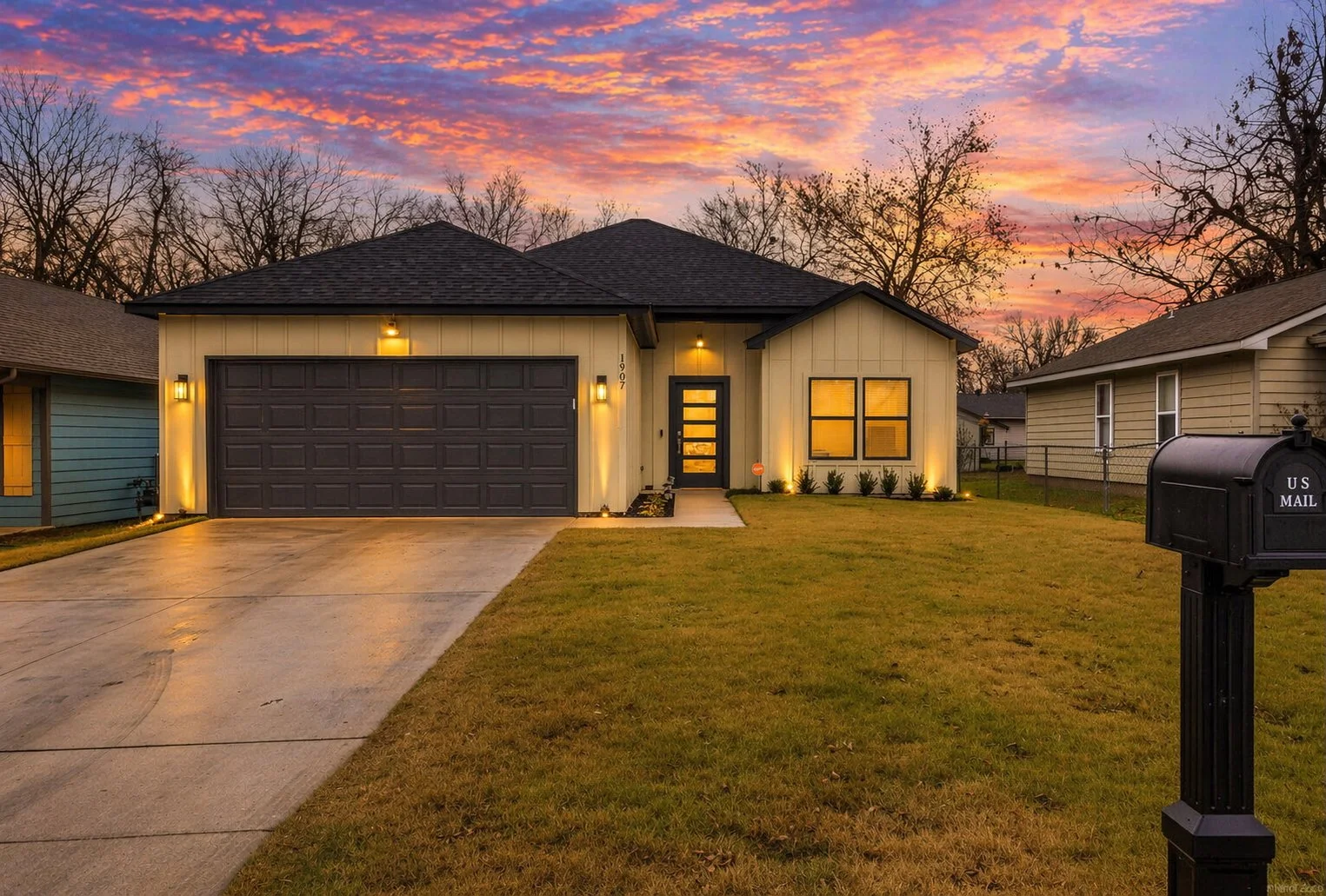 1907 Twilight PHoto.jpg