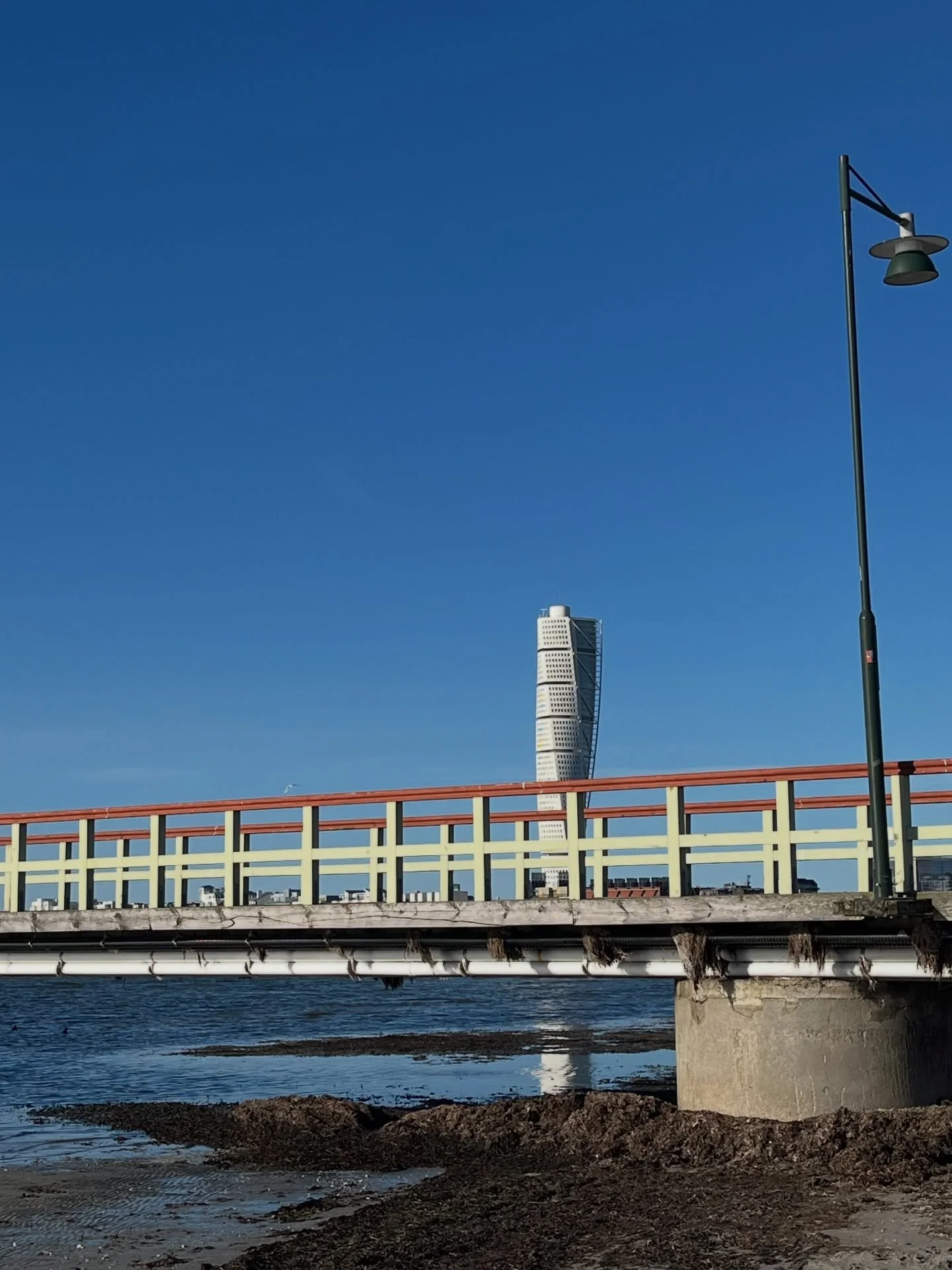 Sk&aring;ne levererar!!☀️

Gratis kaffe i second hand butik????❤️&zwj;🔥

Teama p&aring; Ny Generation😉