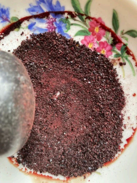 getrockntes gemahlenes Menstruationsblut.jpg