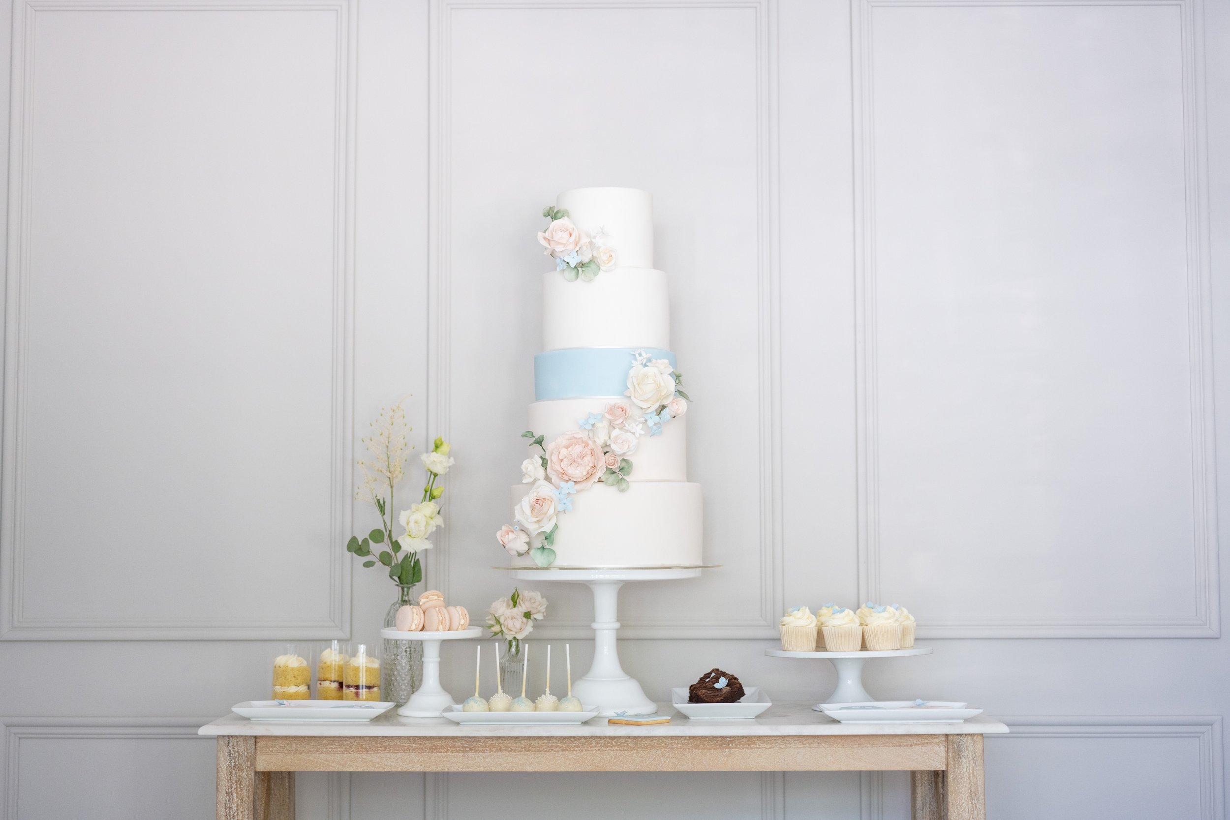 Simply irresistible cakes
