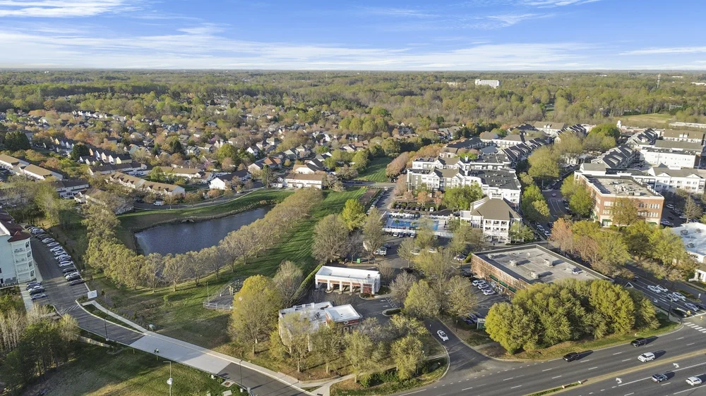 Neighborhood & riverfront