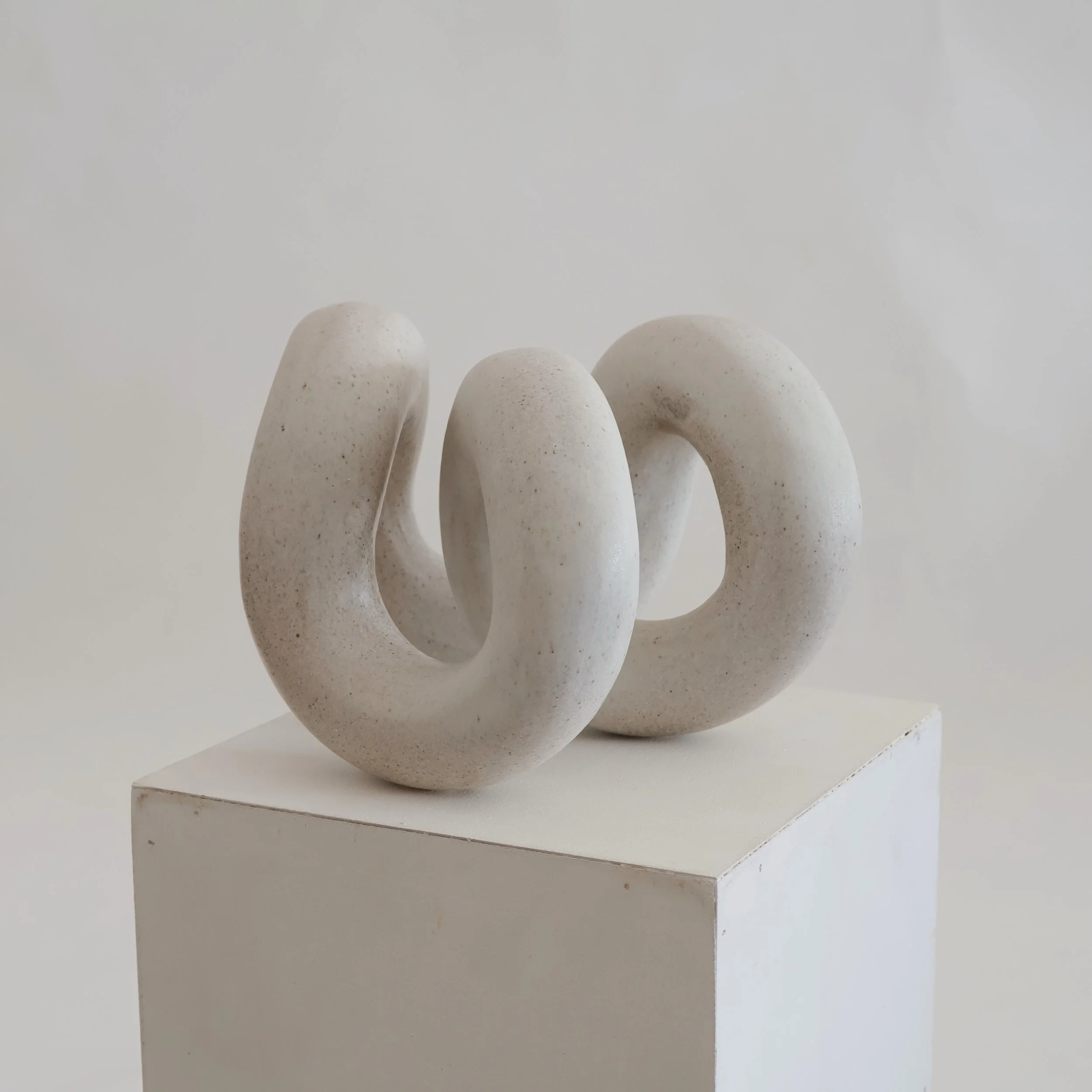 Matte White Infint Knot Sculpture 01