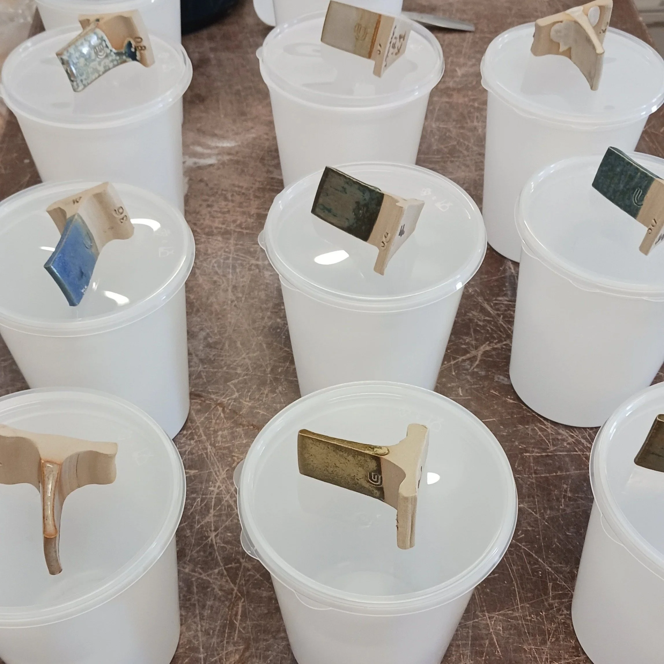 Catarina Gonçalves glaze workshop at Palácio Gama Lobo, Loulé.