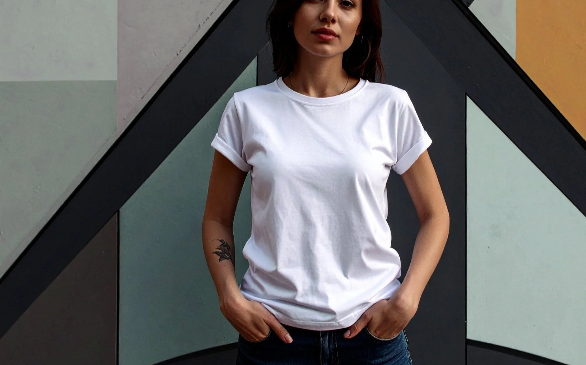 Lady wear a white Shirt