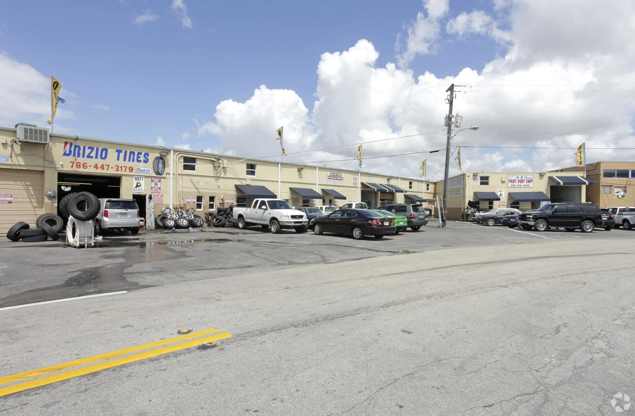 1725-1755-W-31st-Pl-Hialeah-FL-Primary-Photo-1-LargeHighDefinition.jpg