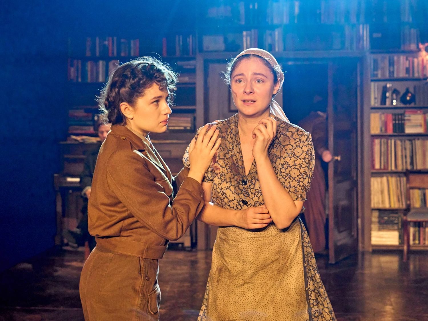 Anastasia-Martin-Sasha-Syzonenko-The-Land-of-the-Living-National-Theatre-c-Manuel-Harlan.jpg