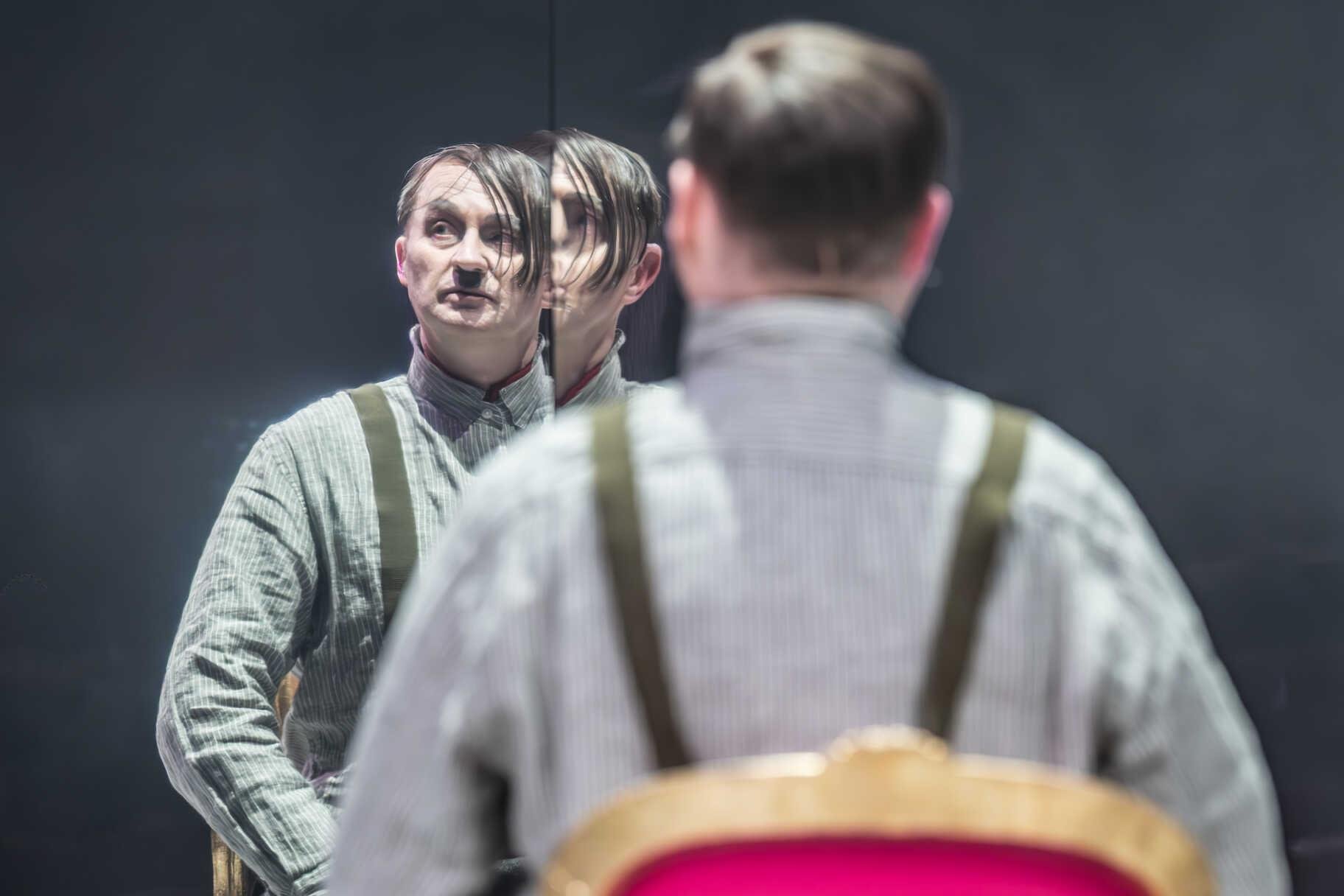 the-resistible-rise-of-arturo-ui-production-photos_-2026_2026_c_-marc-brenner_426234.tmb-img-1824.jpg
