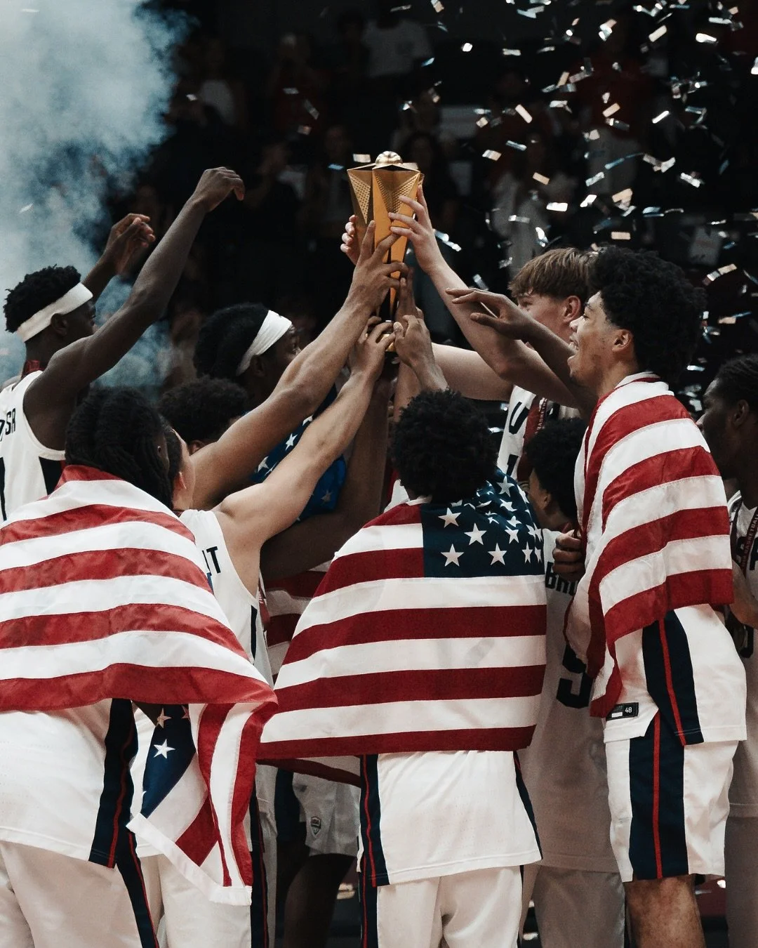 🏀💥 Teammates à la Coupe du Monde FIBA U19 !
Nos hôtes.sses en premières loges pour remettre les médailles aux champions!
Un immense bravo à nos talents sur ce moment fort du basket international, shout out &agrav