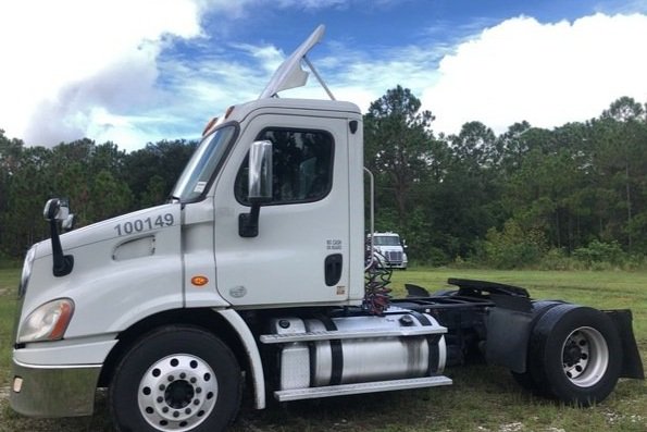 2013 Freightliner Cascadia 113 4x2 S/A Day Cab Truck Tractor
US $3,100
(SOLD)
