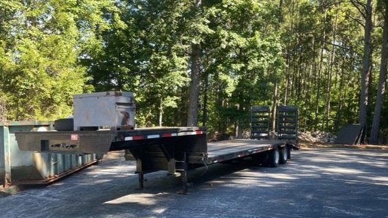 2004 Hooper T/A Lowboy Trailer
US $10,000
(SOLD)