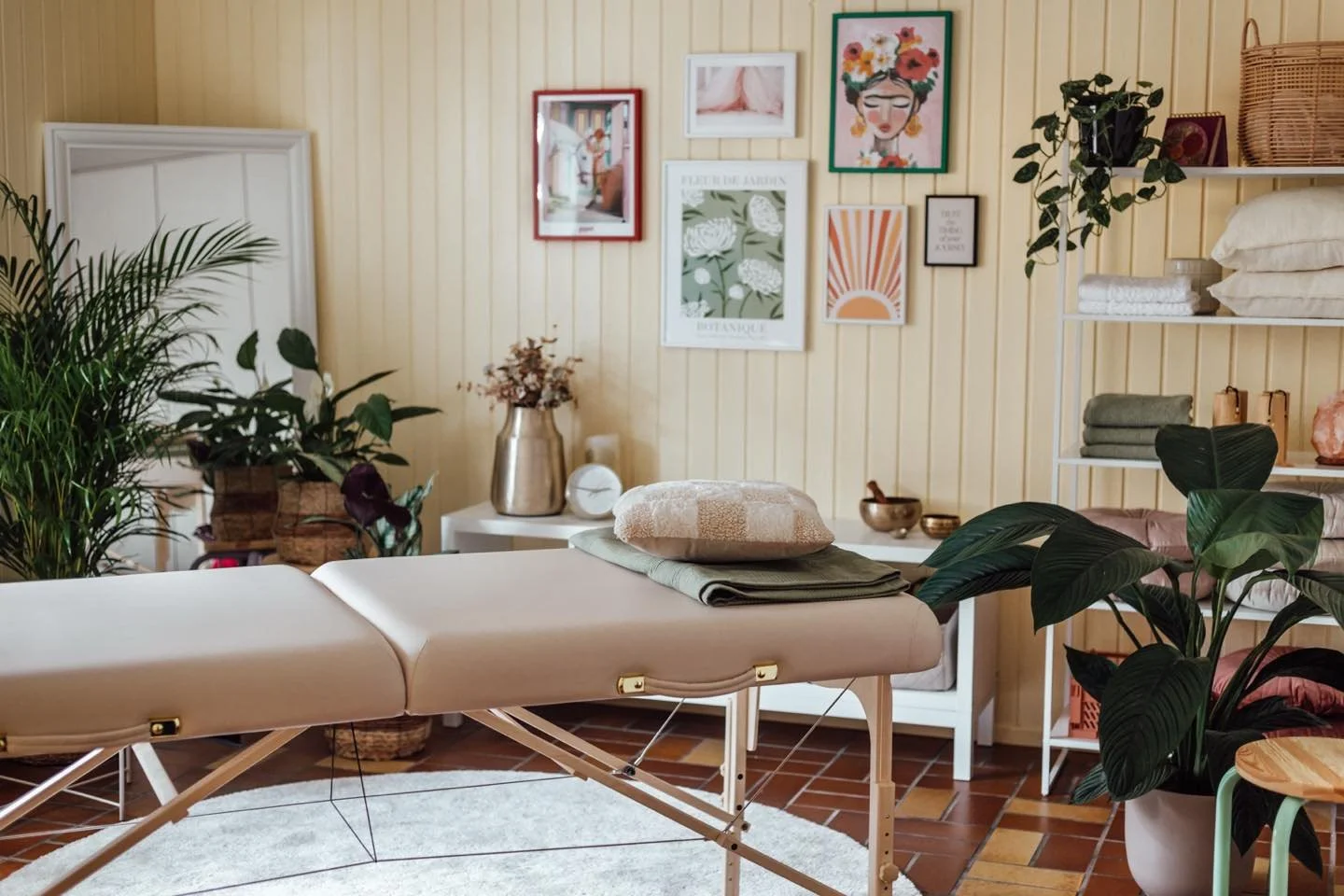 🌿 Dein Raum f&uuml;r dich 🌿

Im FrauenLichtkreis erlebst du die Kraft der Gemeinschaft. Doch manchmal sp&uuml;rst du vielleicht, dass dein Herz nach mehr Tiefe und ganz pers&ouml;nlichem Raum ruft &ndash; einem Raum, der nur dir geh&ouml;rt. 💫

In