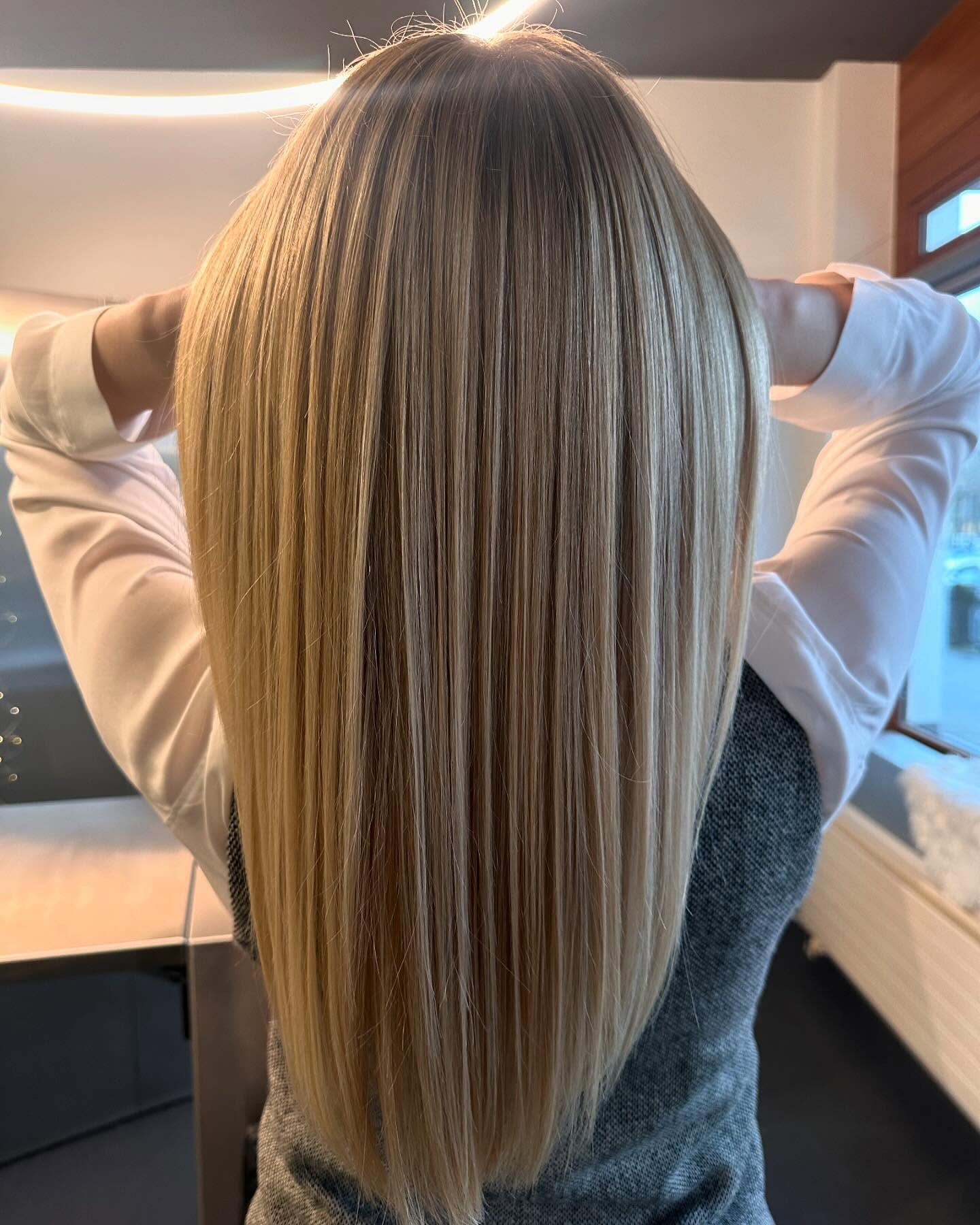 blonde era 🤍 danke f&uuml;r dis Vertraue @katharina__hartl 🫶🏼 #blondera #beigeblonde #blondbalayage #babylights #schwarzkopf #blondmeschwarzkopf#beauty #beautyfriend  @celinecelineecc