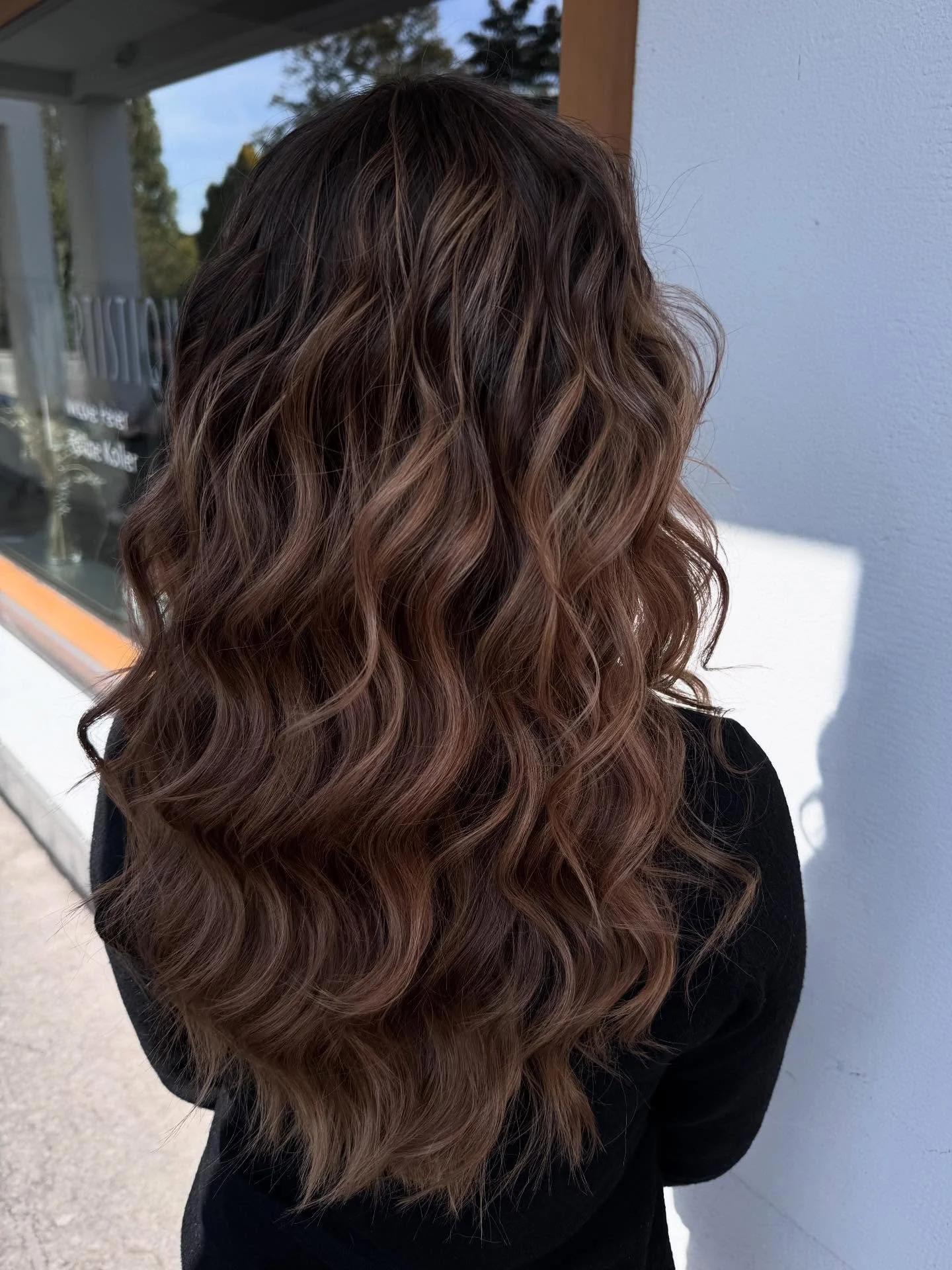 WOW 🍂 🍁 autumn season is callin&lsquo; 🫶🏼 
#hairstyle #hazelnuthair #balayage #haircare #coiffeur #olten #schwarzkopfprofessional
