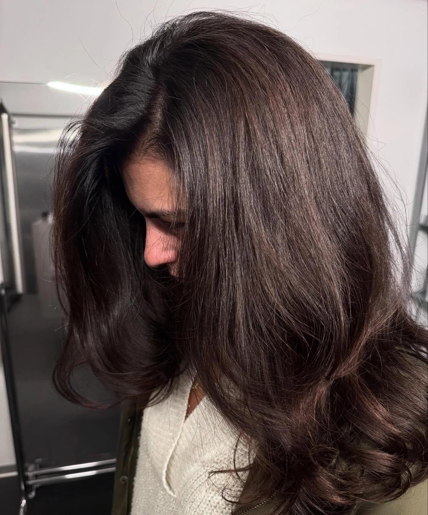 ..we love the art of blow-drying 🥰 #blowdry  #blowdrystyle #brownyhair #chocolatehair #autumhair #hairstyle #highlights #coiffeur #coiffeurolten #olten #hairlove by @niciiiii_p