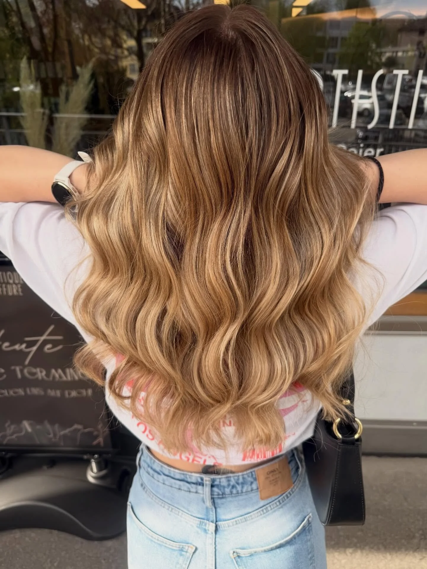 summer is loading☀️ #softbalayage #honey #honeyblonde #beauty @celinecelineecc