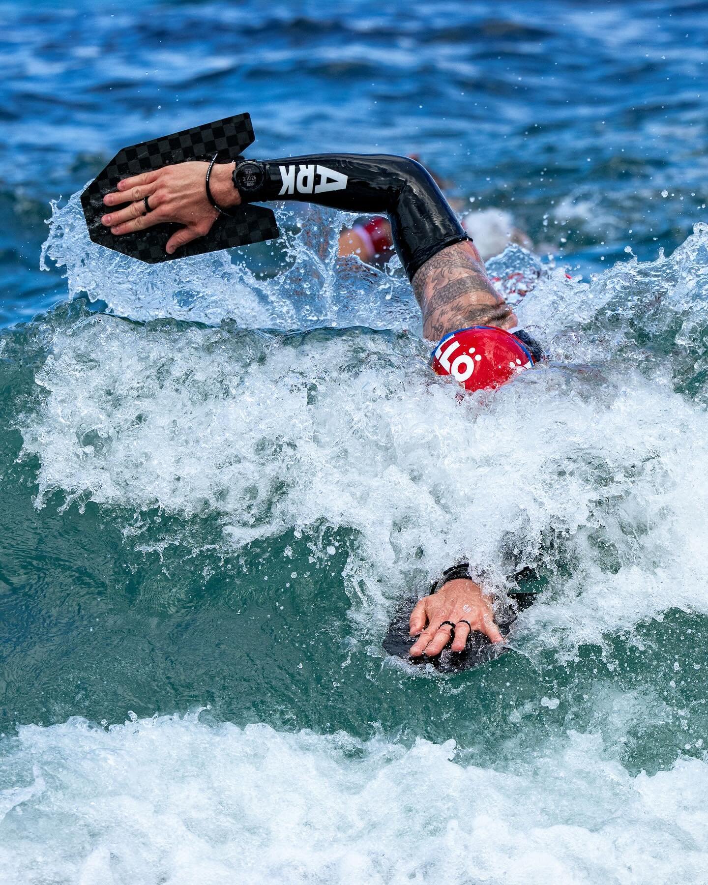 Riding the waves at &Ouml;TILL&Ouml; Swimrun Catalina Island! 🤙🏊🏝️🌊
.
#swimrun #swimming #running #endurancesports #catalina #cali #nikonphotography
