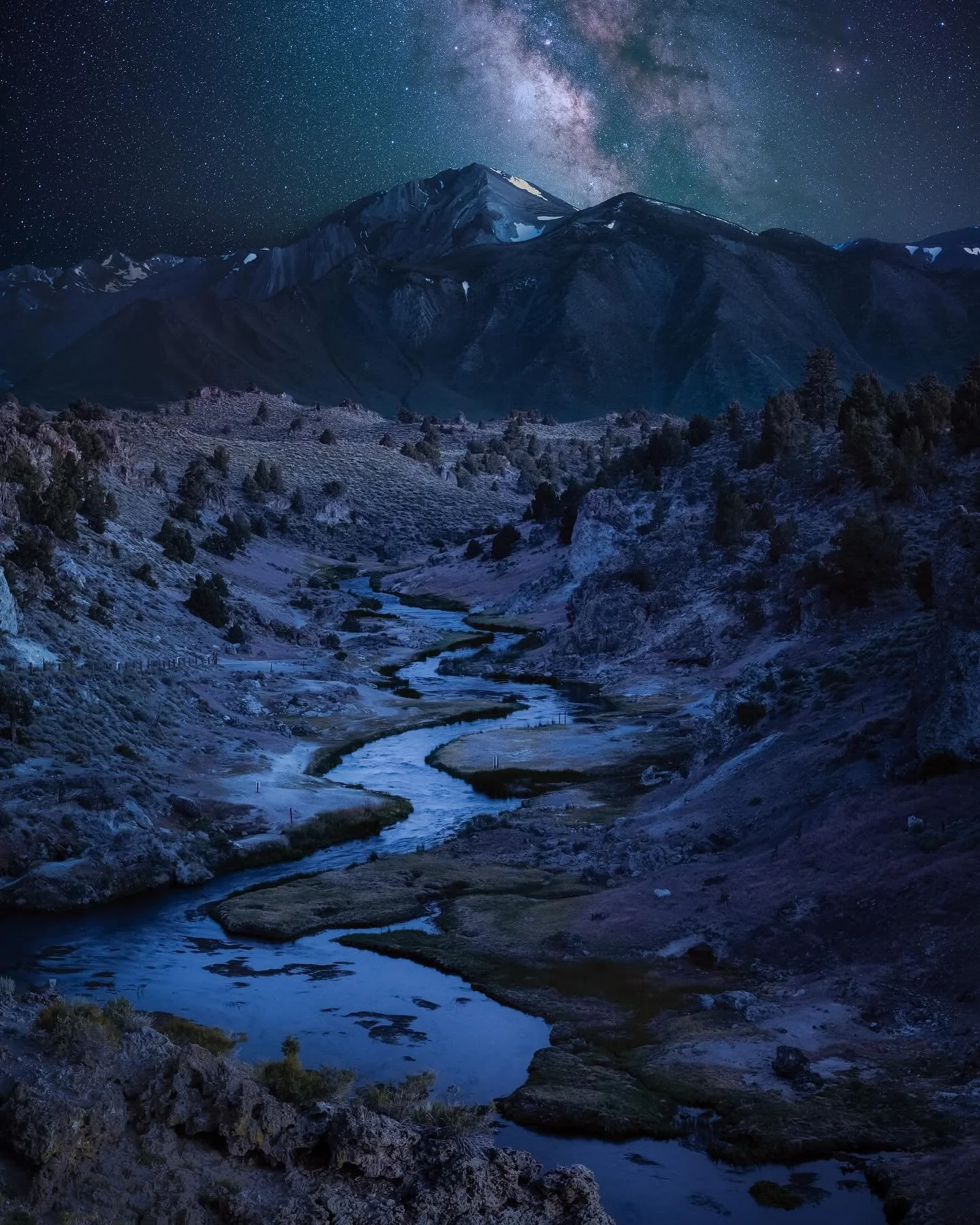 The Glactic Core over Brees Lookout and Mt. Laurel in California.
.
#MilkyWayChasers #AstroPhotography #MilkyWayPhotography #NightScaper #Starscape #MilkyWayGalaxy #NightSkyPhotography #DarkSky #AstroLandscape #MilkyWaySeason