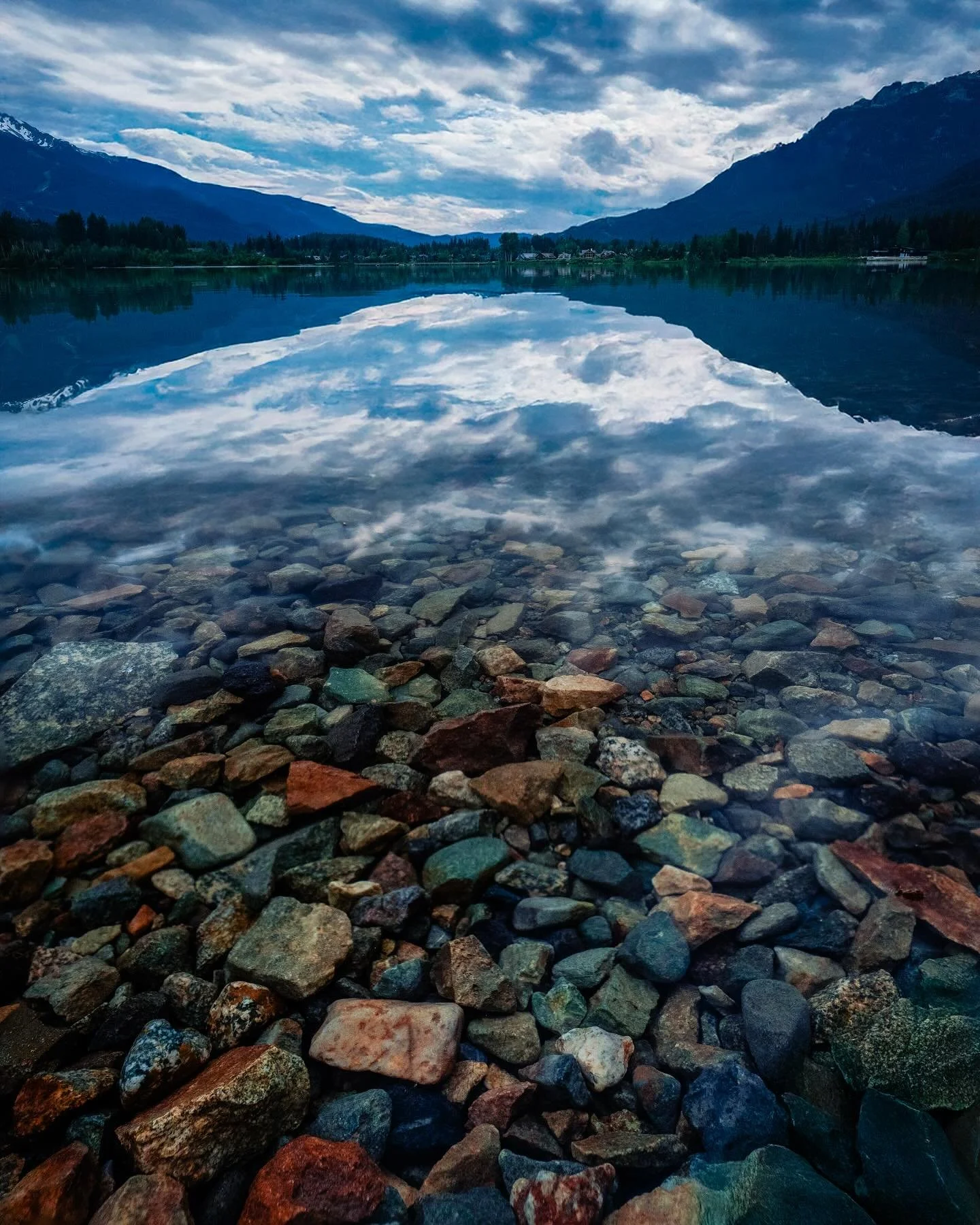 Colors below the surface of Whistler&rsquo;s Green Lake.
.
#greenlake #whistler #brittishcolumbia #canada #sunrise #mountainlake #nikon #nikonusa #kasefiltersglobal #kasefilters #reallyrightstuff #nomatic #landscape
