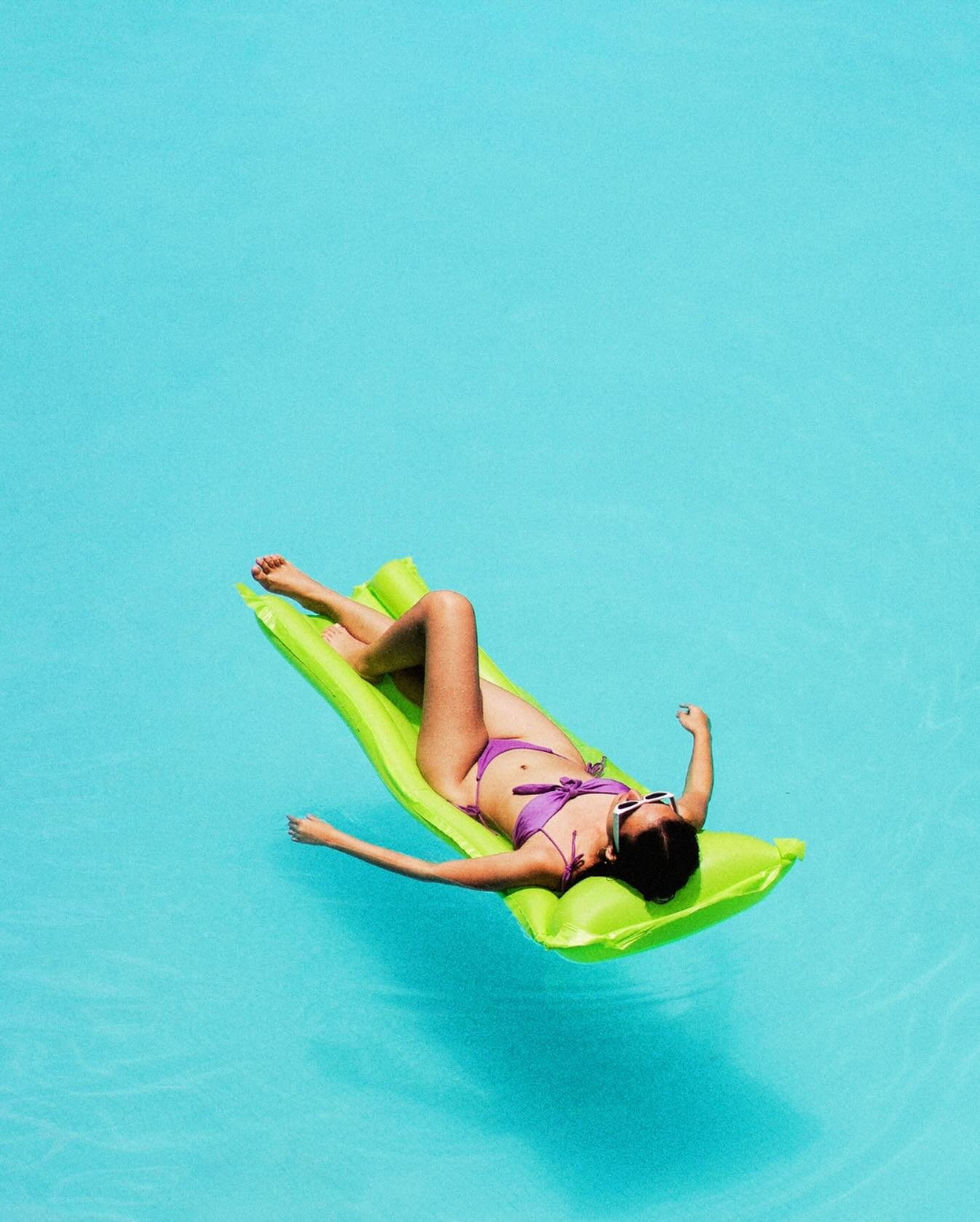 It&rsquo;s heating up out there! Reminder to get a sun safe glow up from your girl here BEFORE you hit the pool and don&rsquo;t forget to lather on that SPF always. 🧴☀️

#sunsafe #bronzedskin #sunlesstanning #wearspfdaily #skincancerprevention #spra